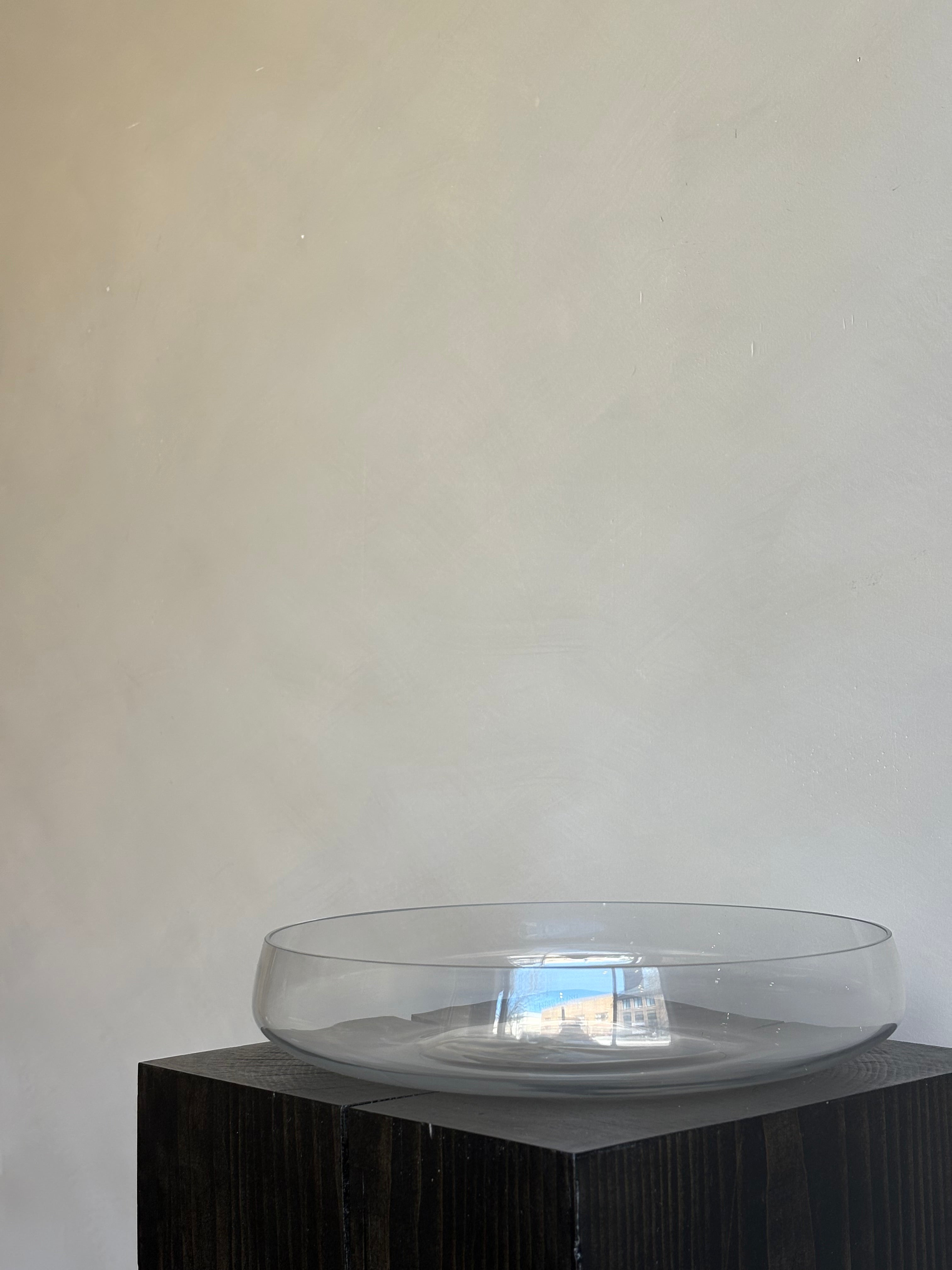 SHALLOW GLASS BOWL