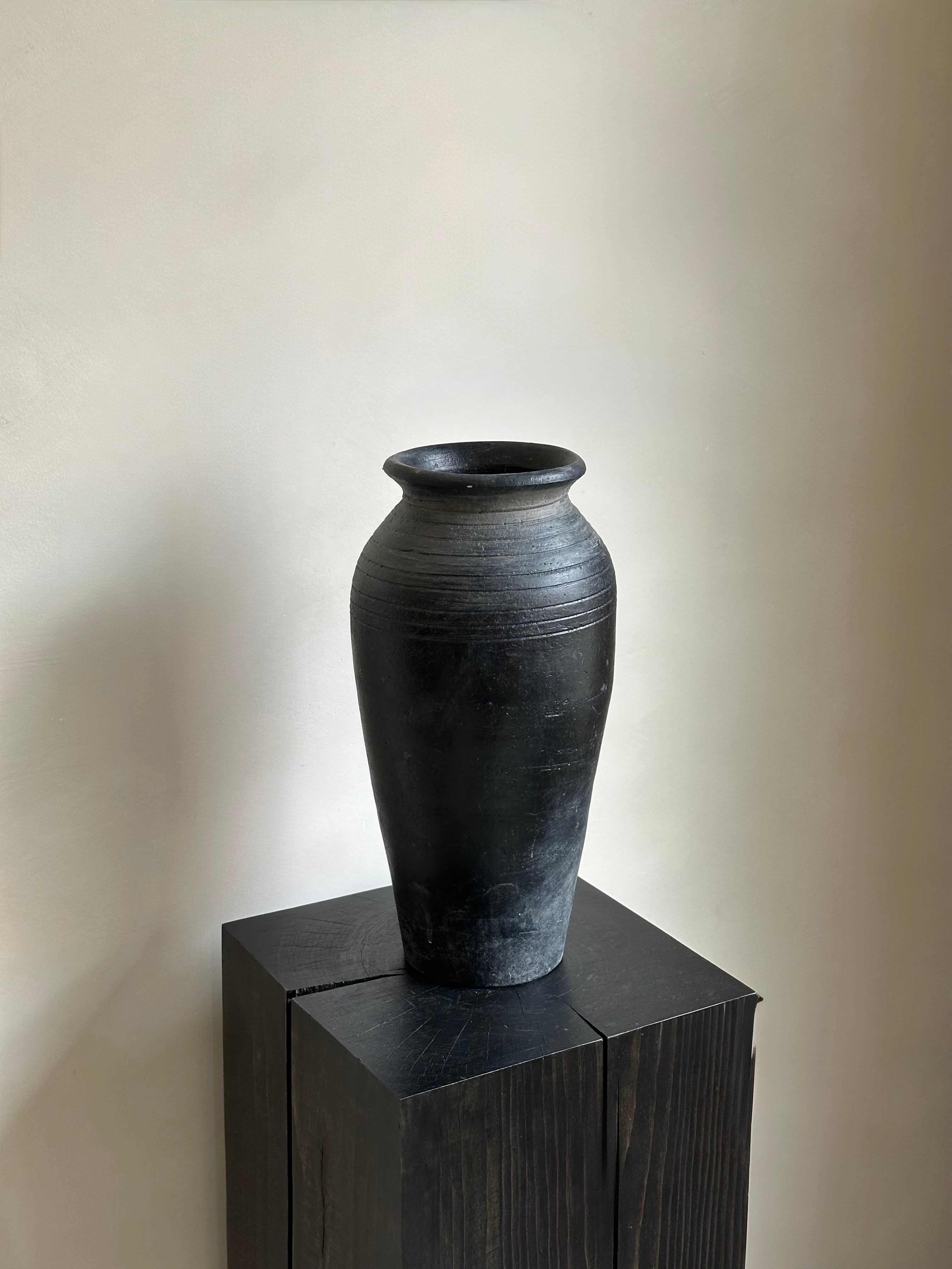 BLACK POTTERY VASE