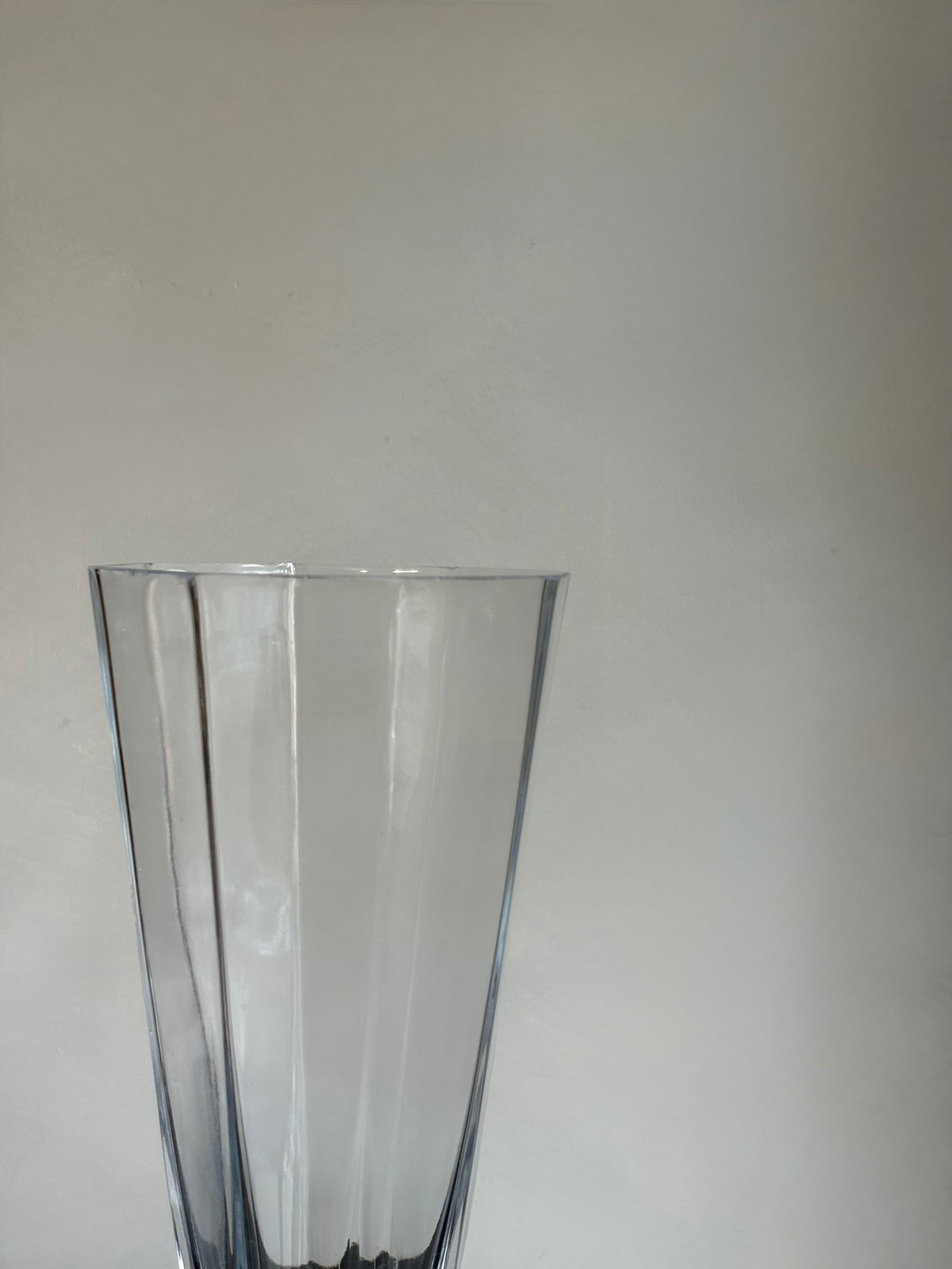 FLARED GLASS VASE