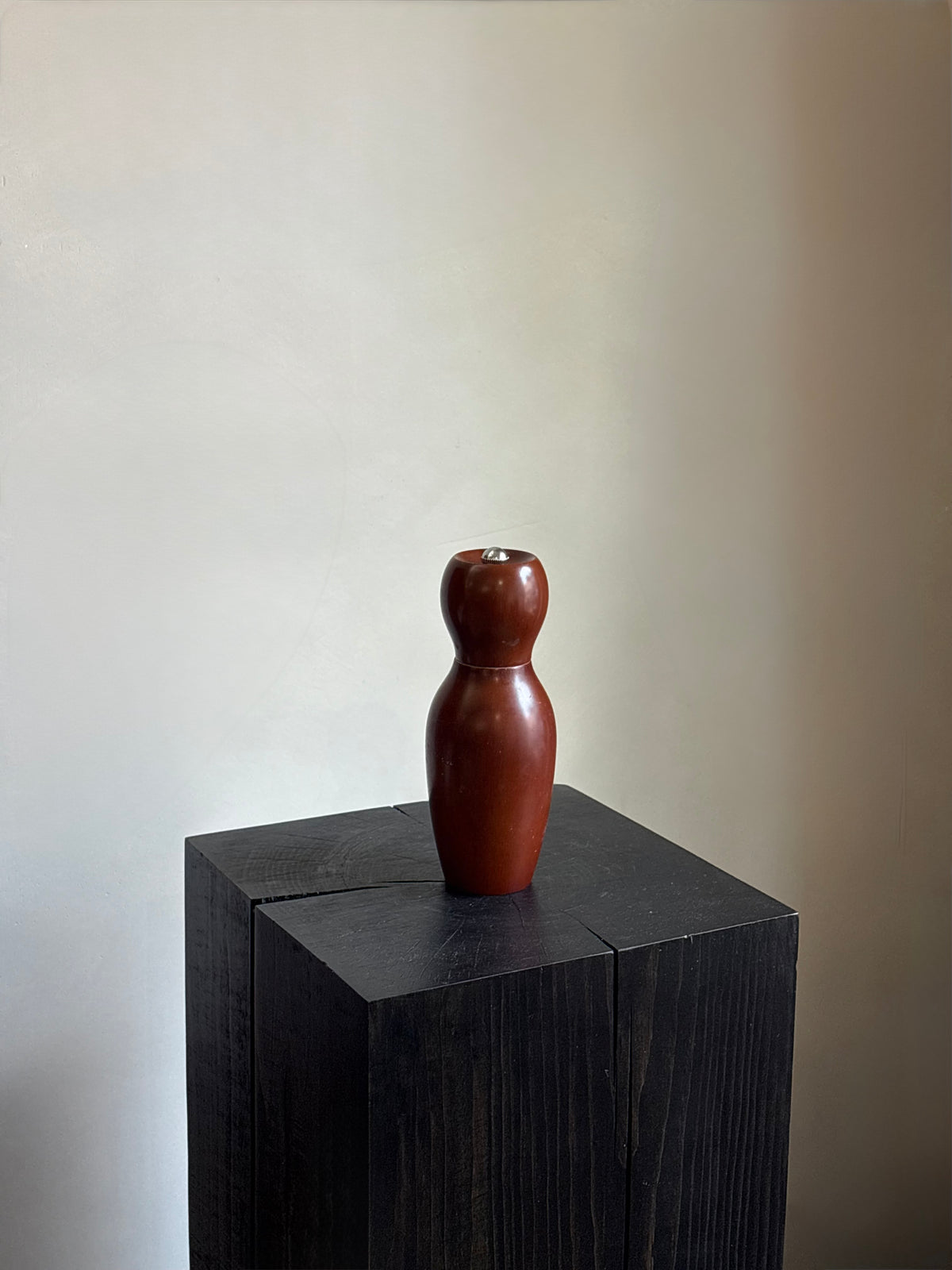 MODERN WOODEN PEPPER GRINDER