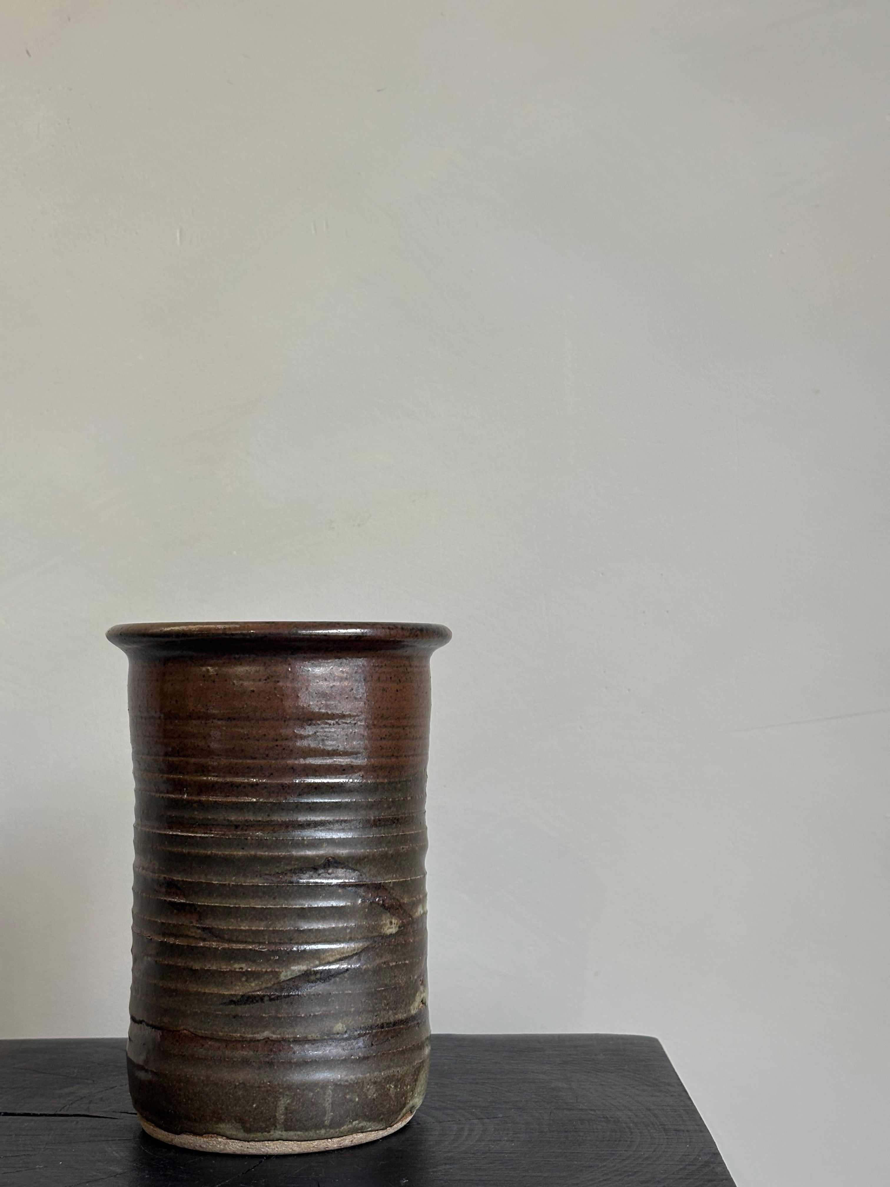 BROWN TEXTURED VASE