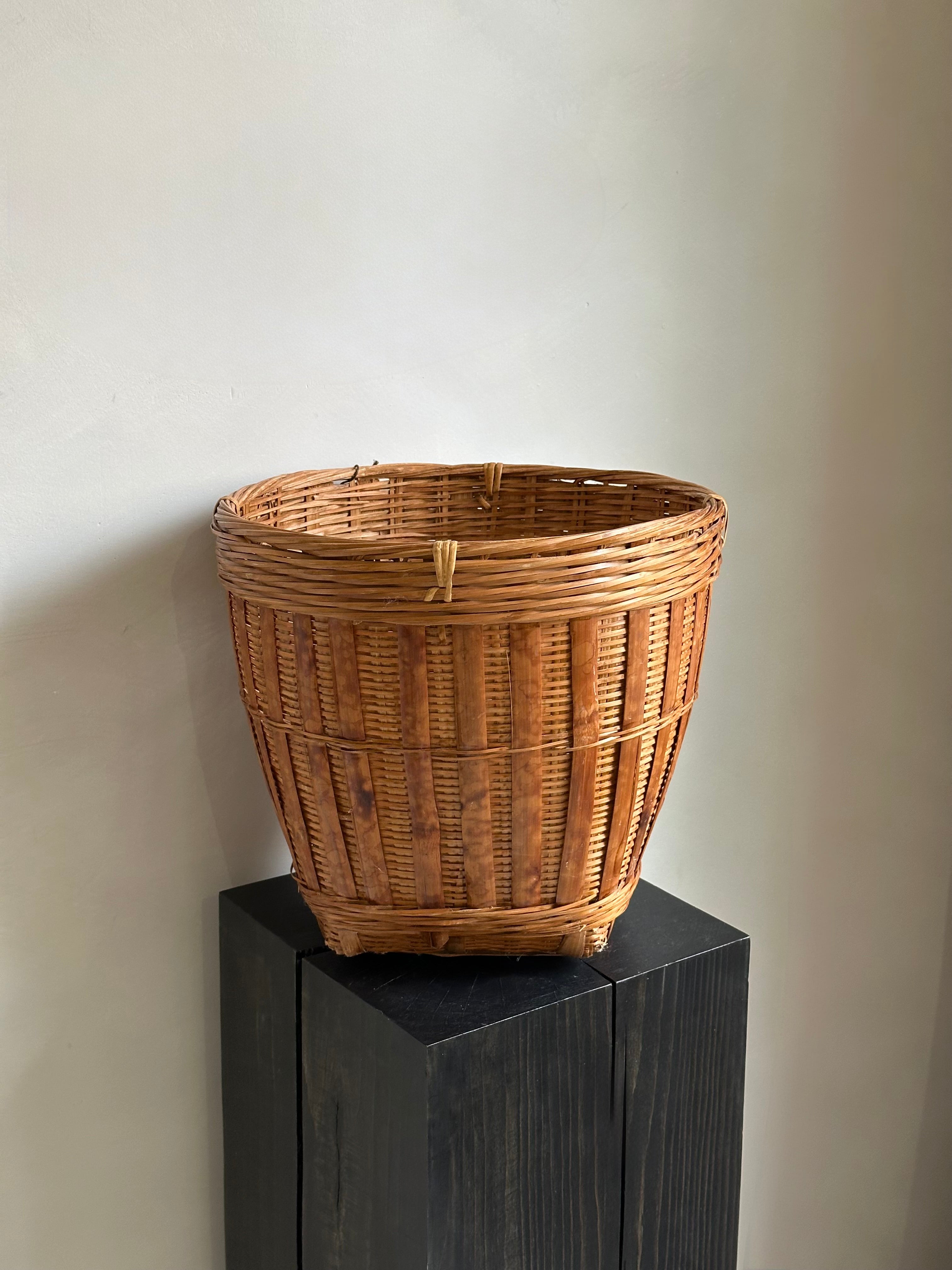 ROUND BASKET