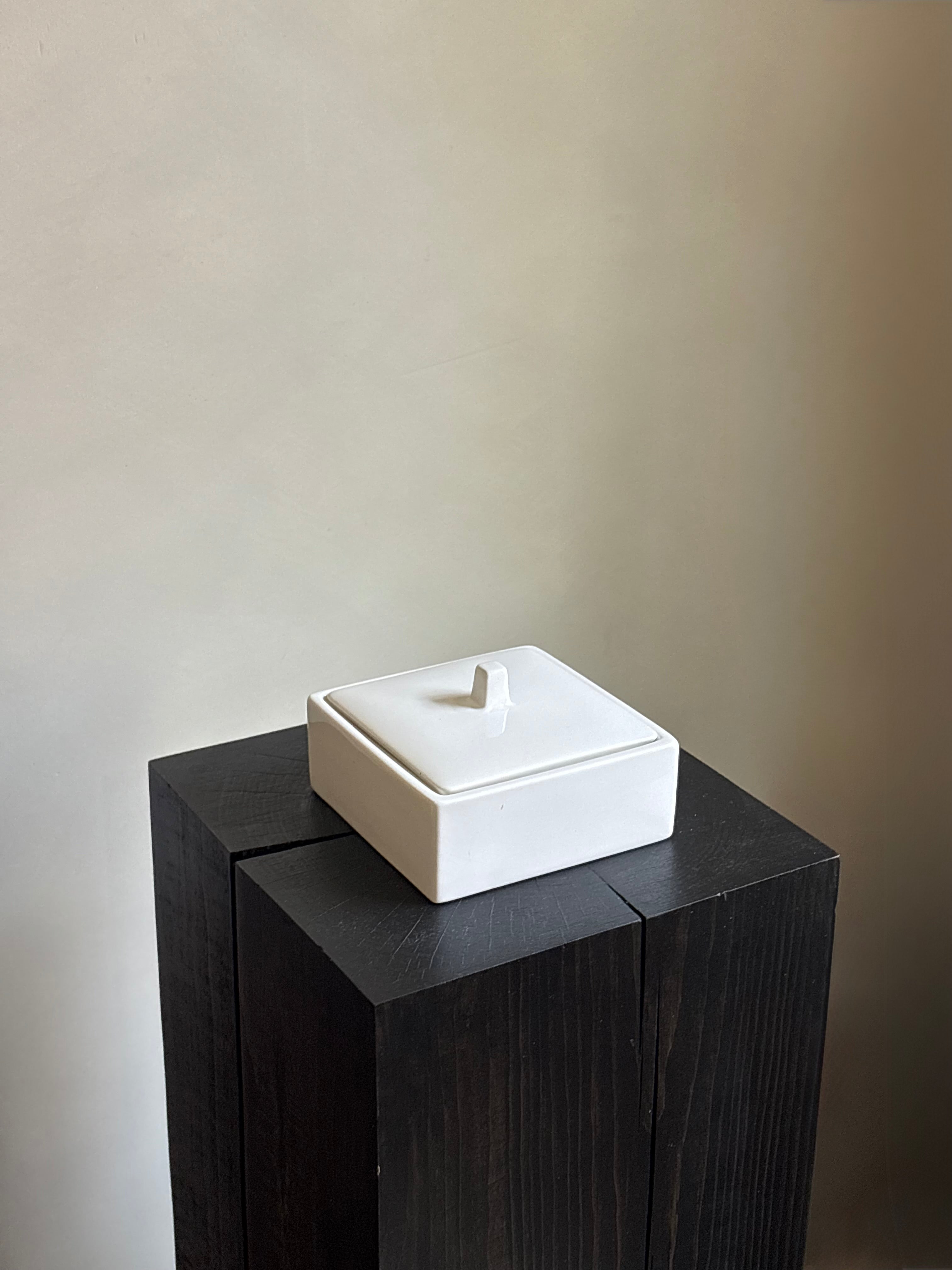 WHITE SQUARE CANISTER