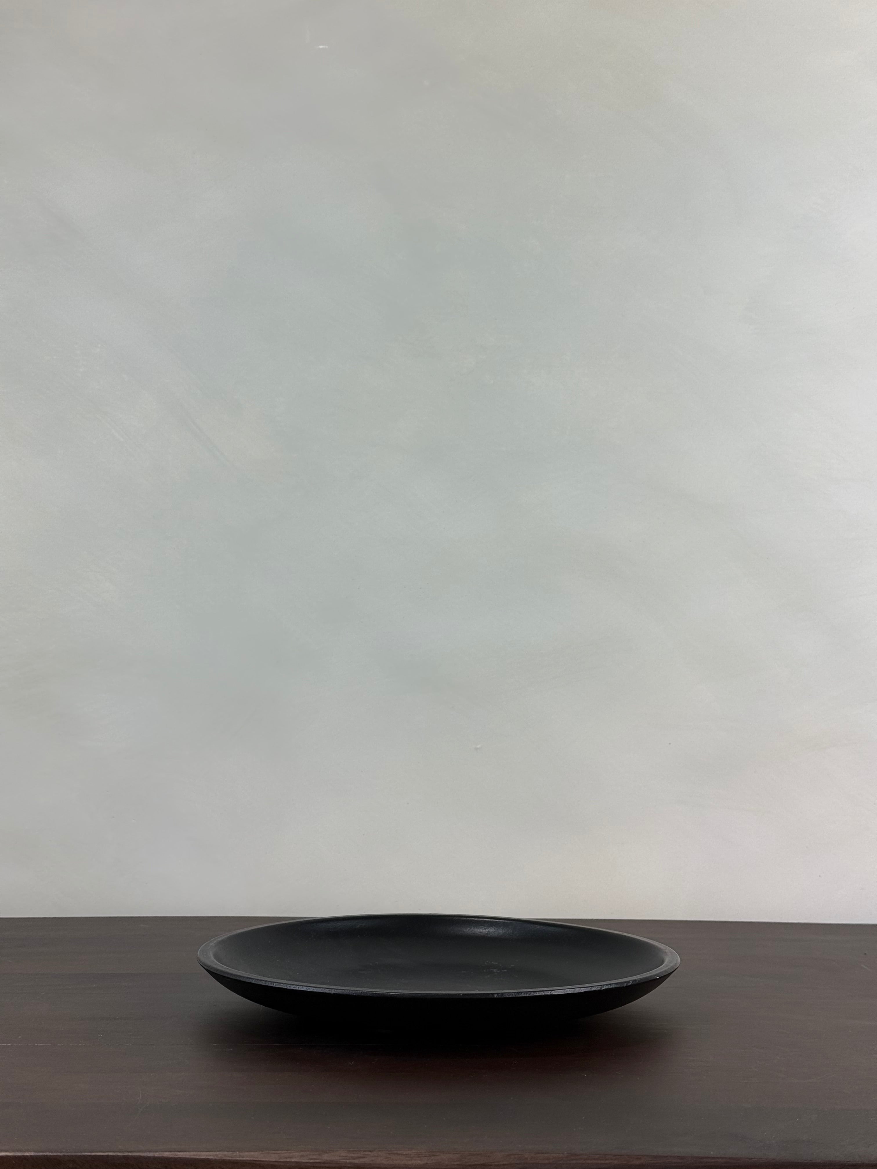 ROUND BLACK TRAY