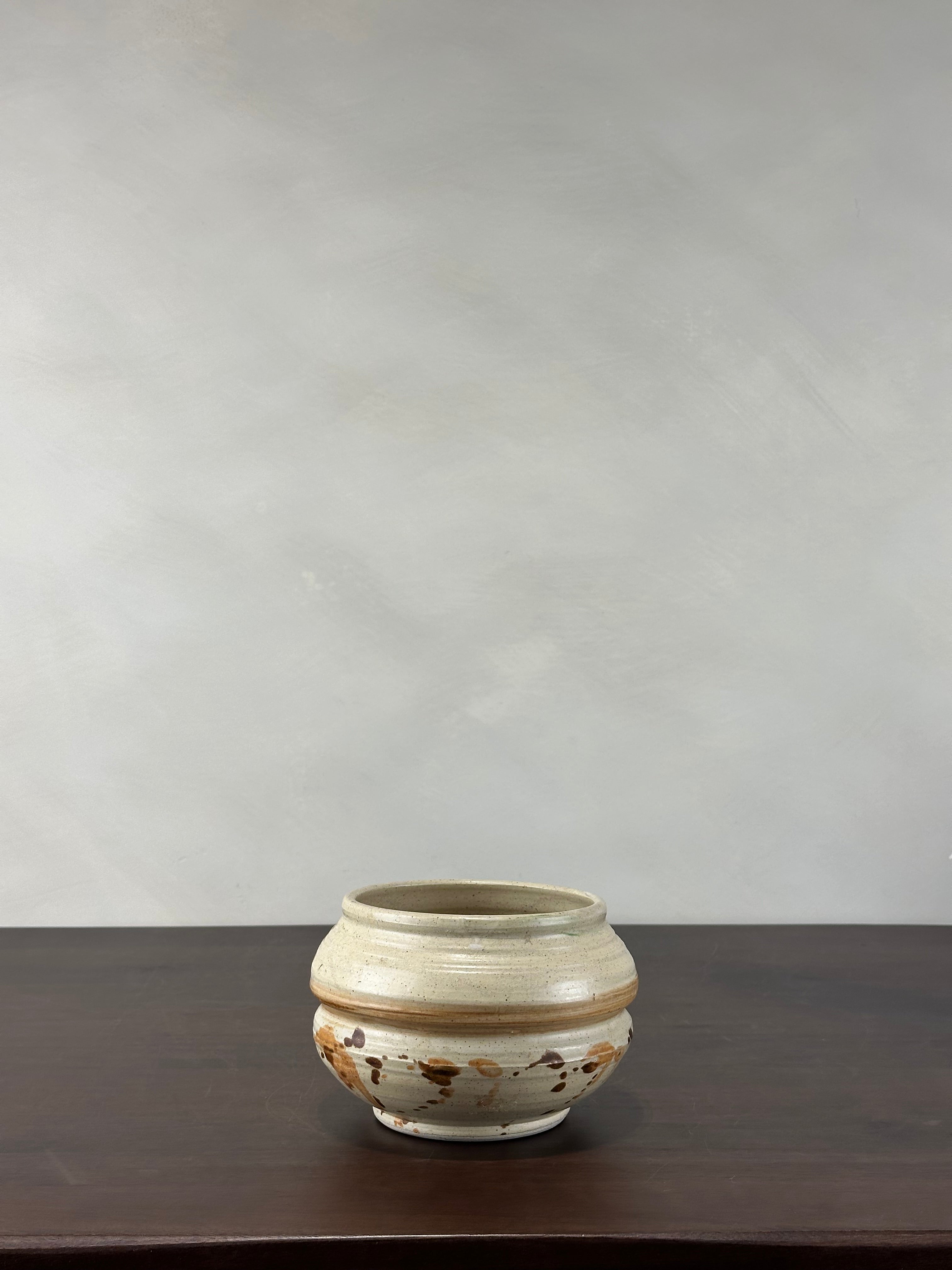 HANDCRAFTED POT