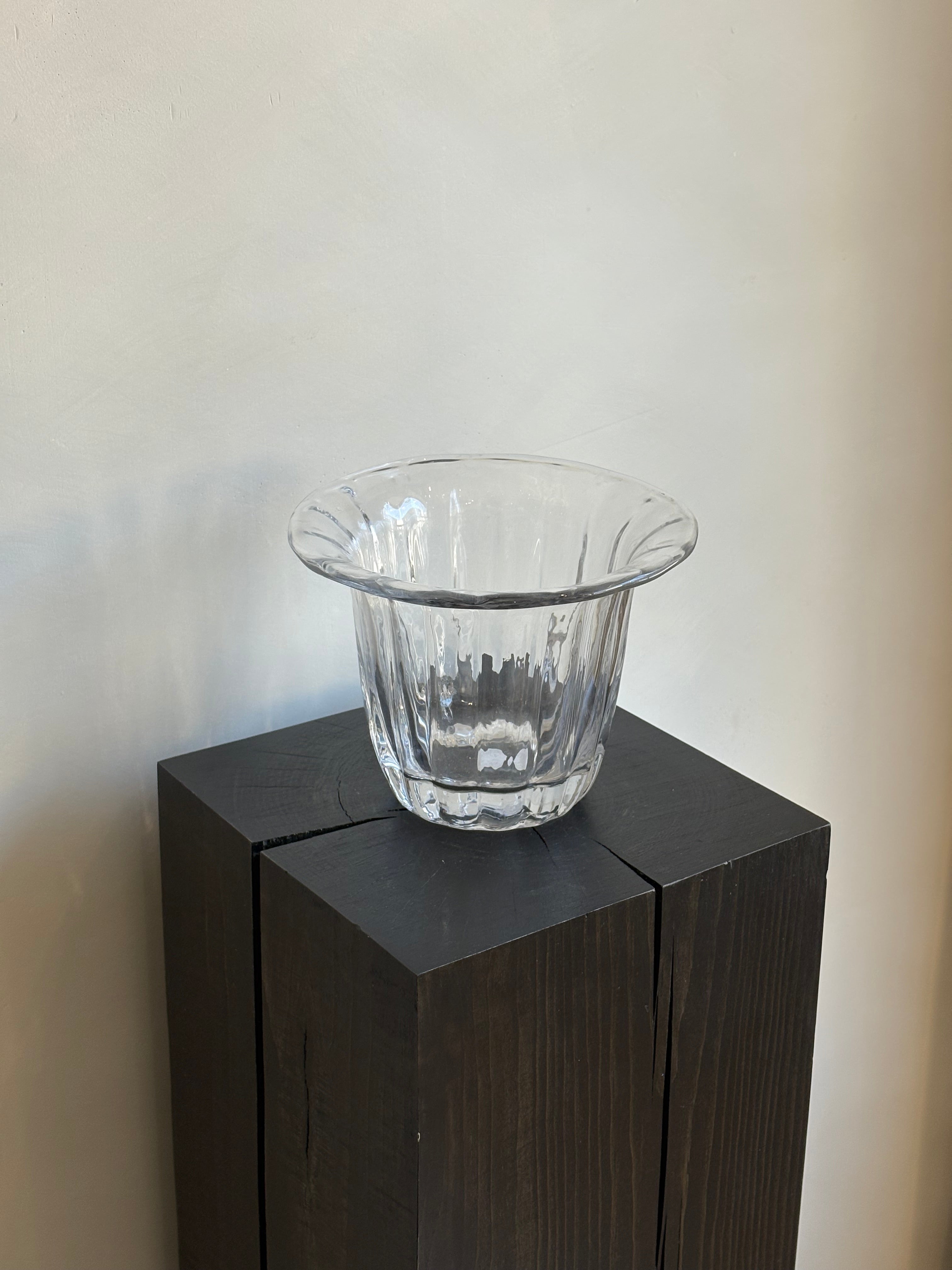 WIDE GLASS VASE