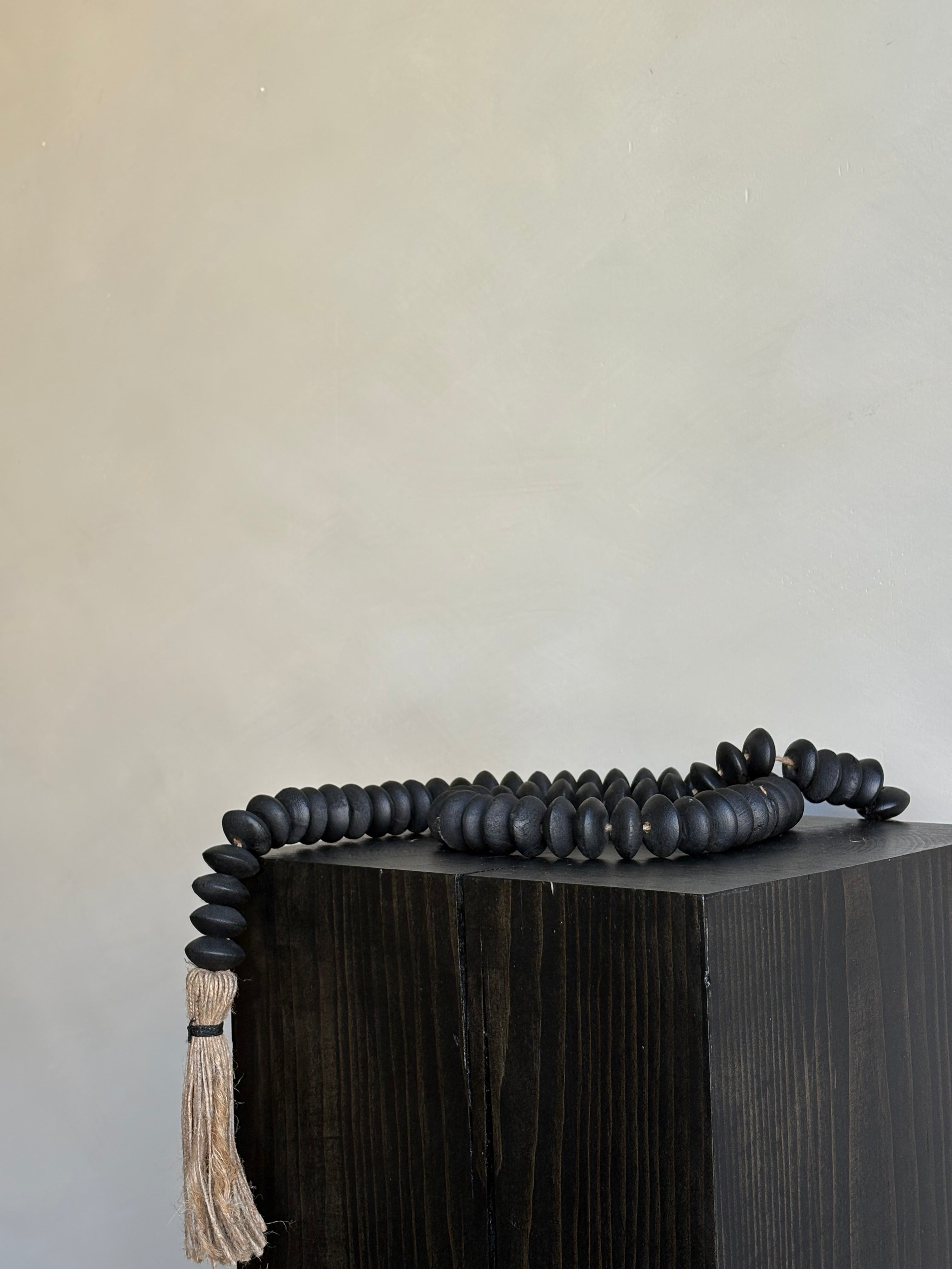 BLACK DECOR BEADS WITH TASSLE