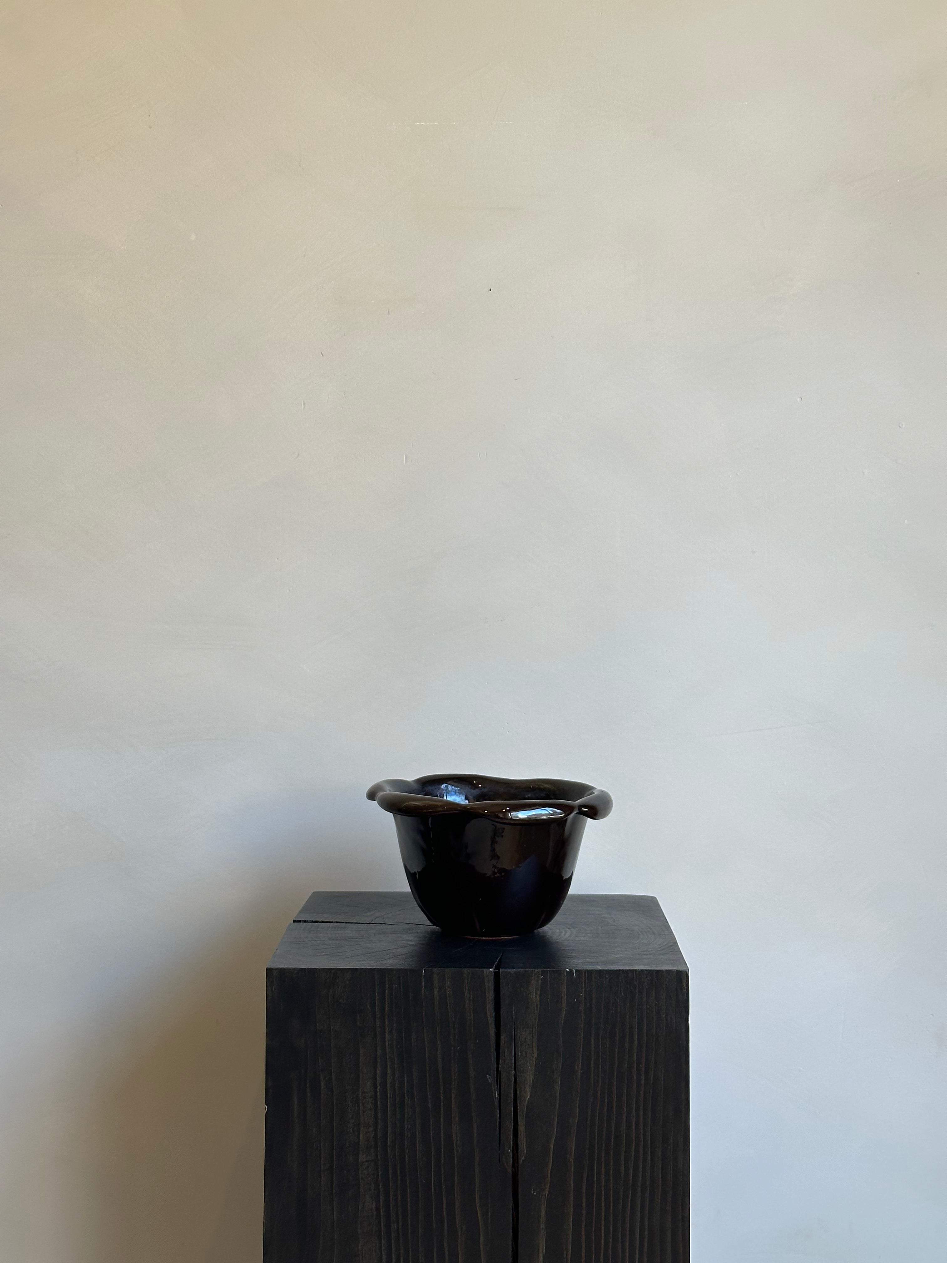 BROWN GLOSSY PLANTER