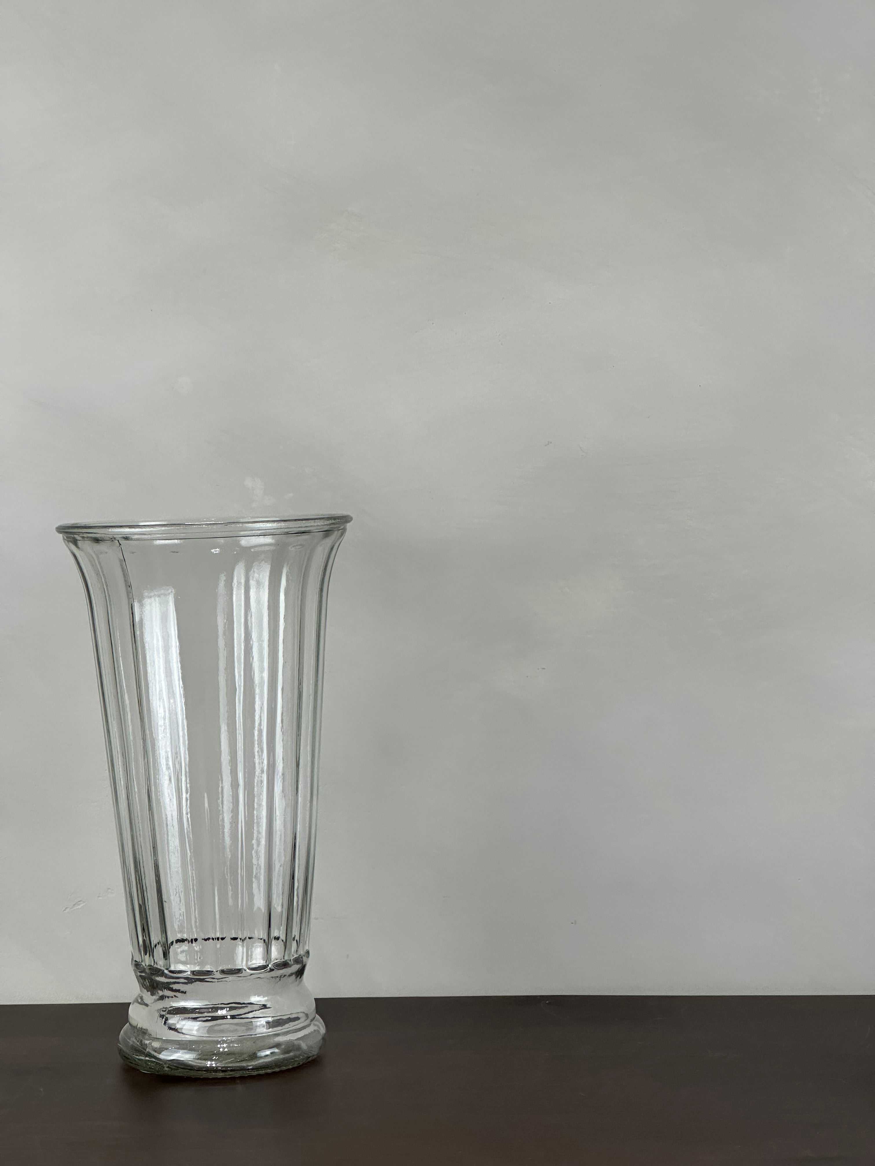 GLASS VASE