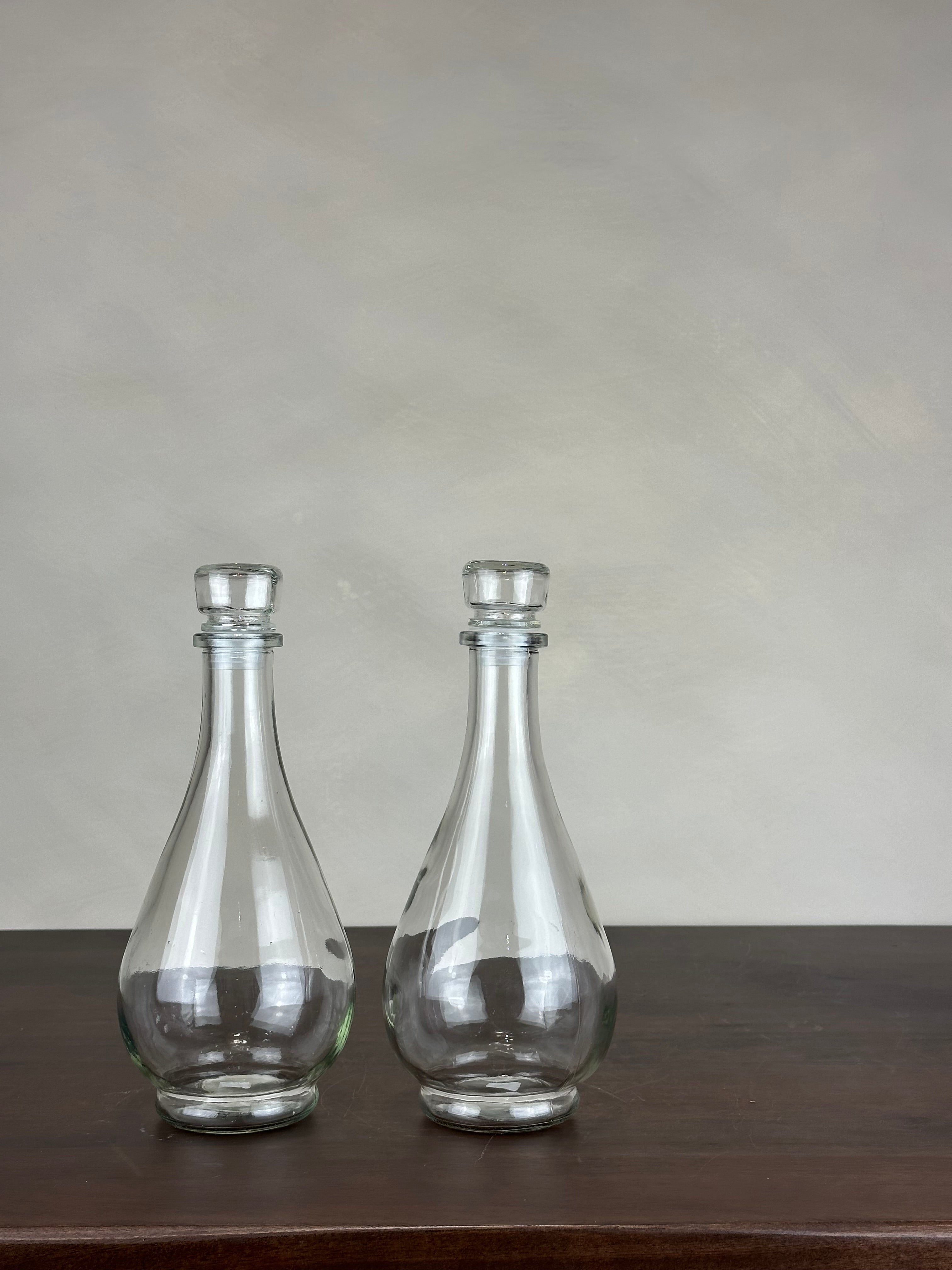 GLASS CARAFE