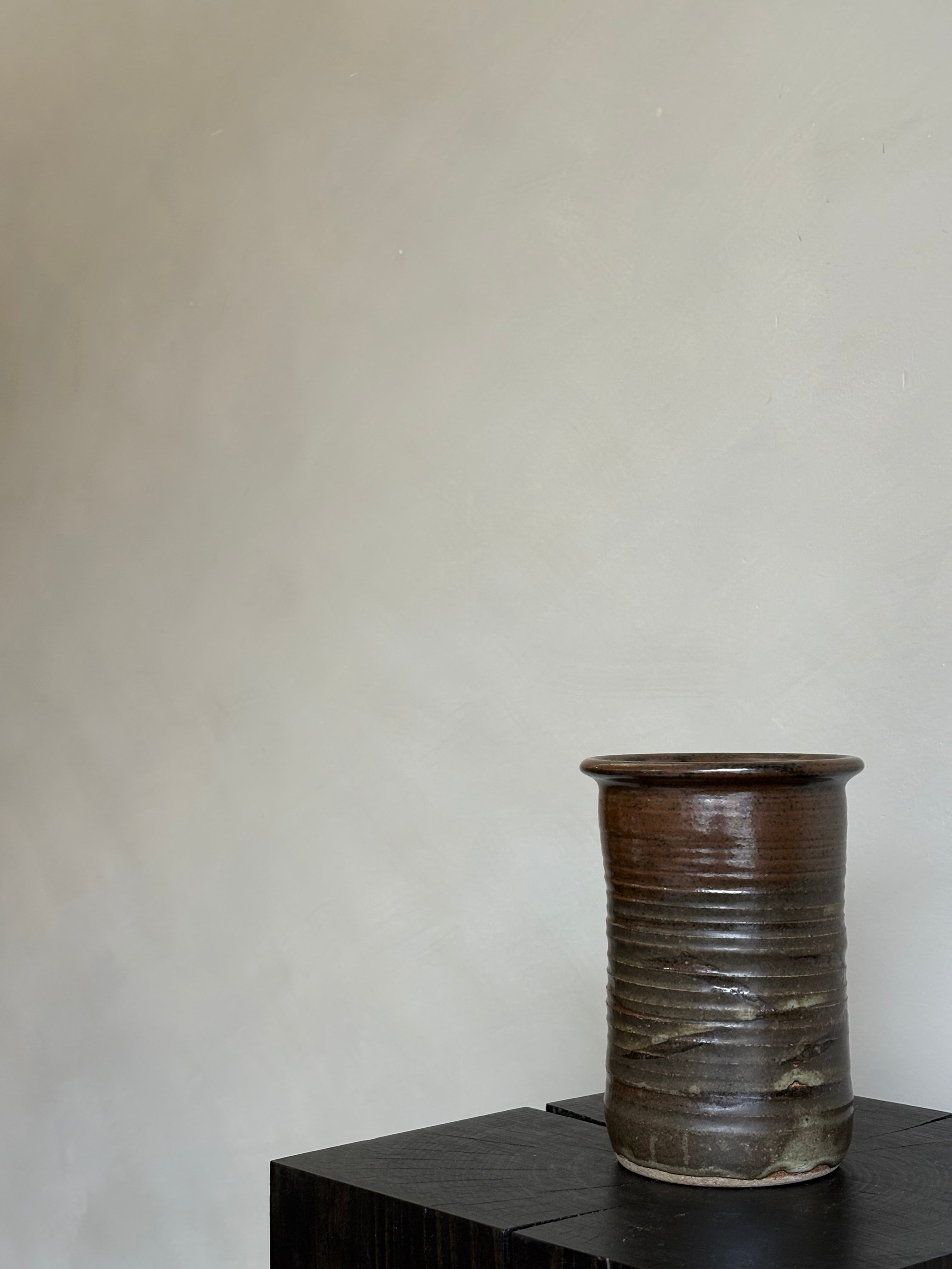 BROWN TEXTURED VASE