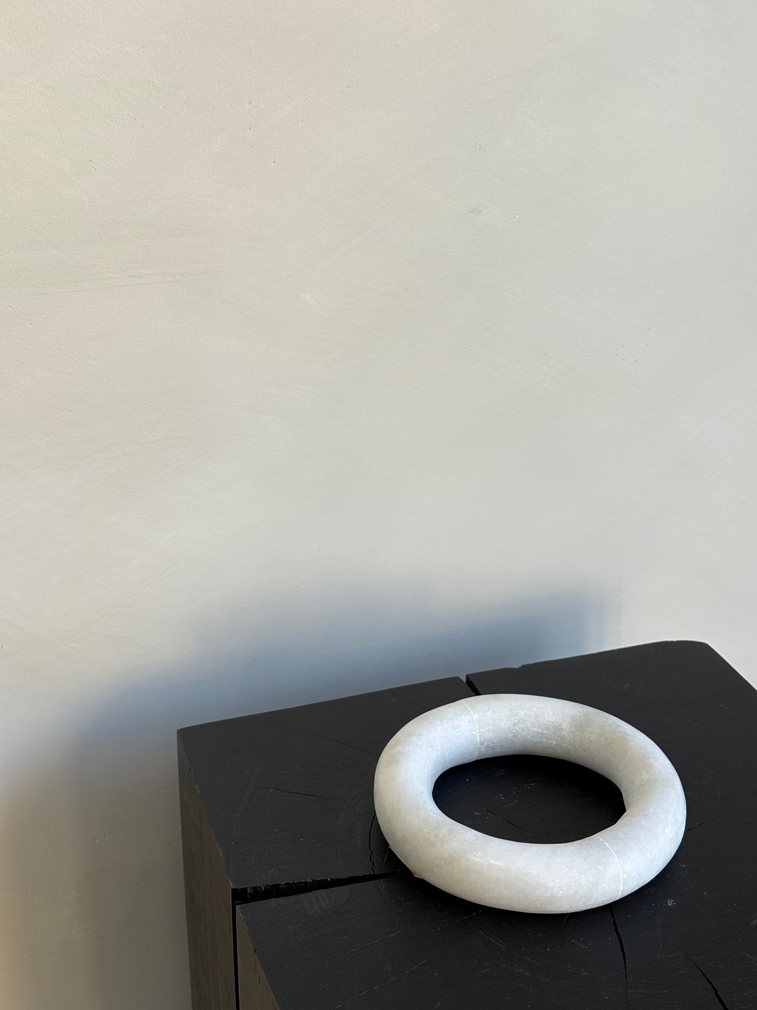DECORATIVE WHITE MARBLE RING