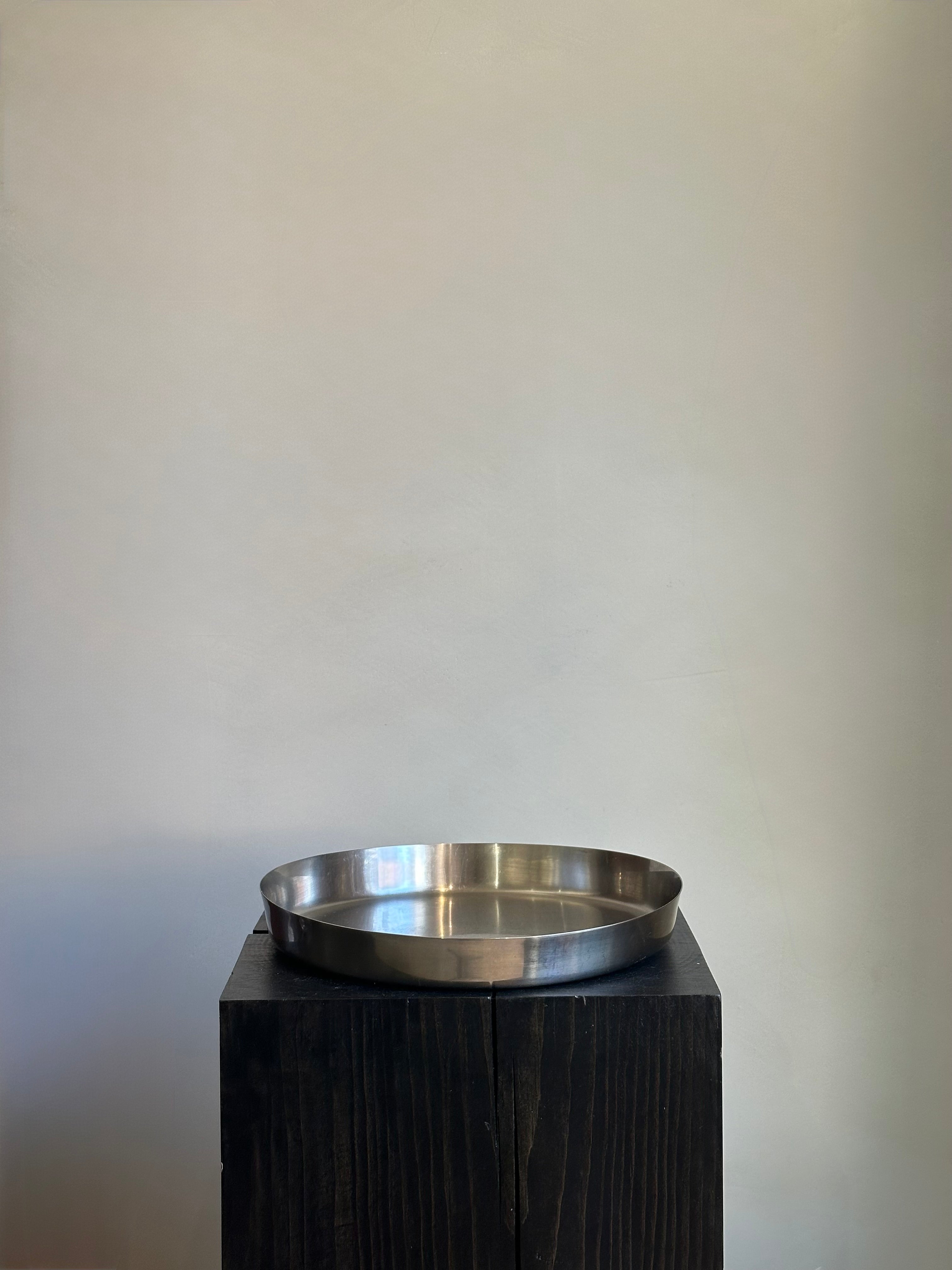 STAINLESS STEEL ROUND TRAY