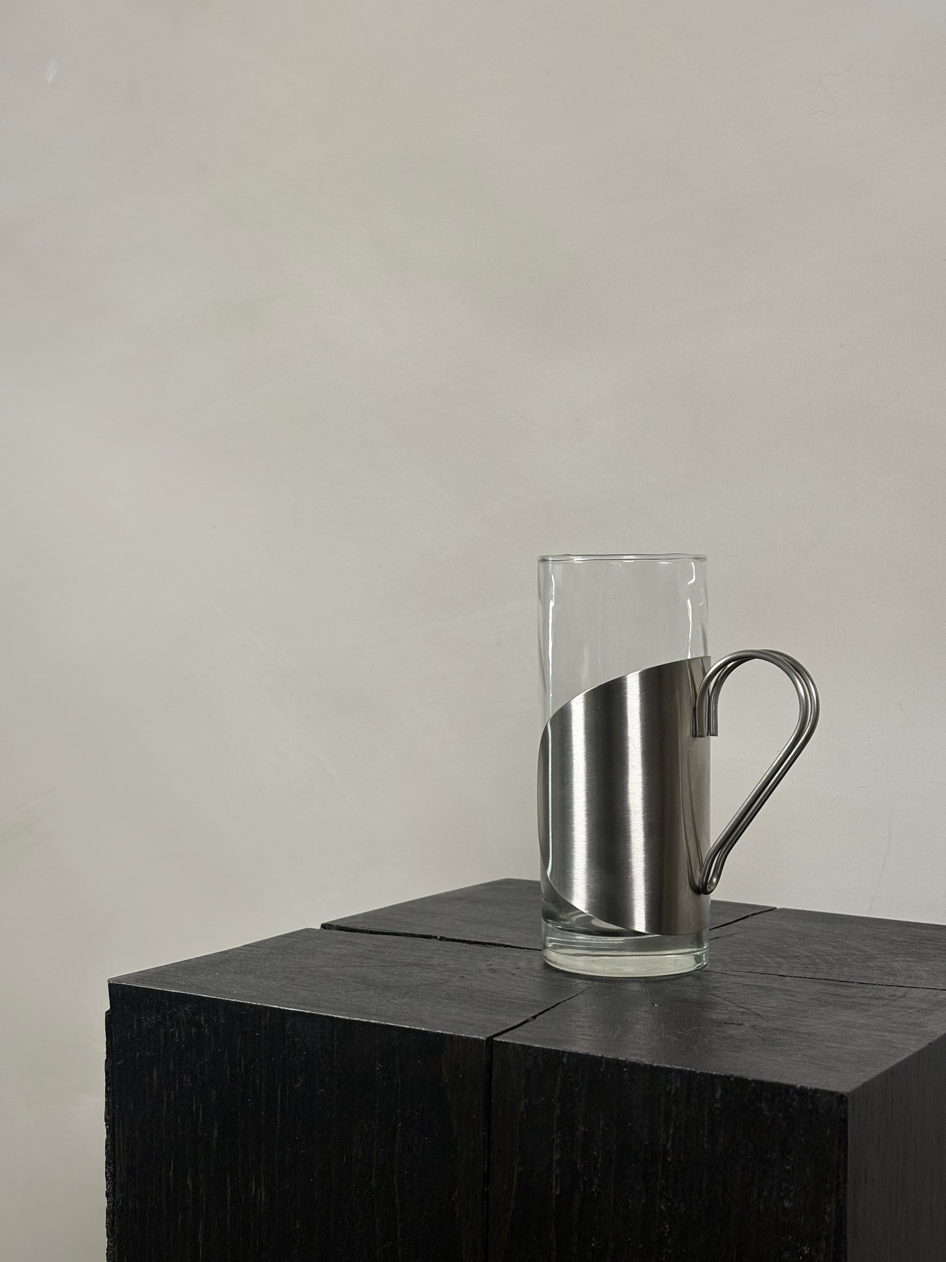 TALL GLASS MUG WITH SLIVER SLEEVE