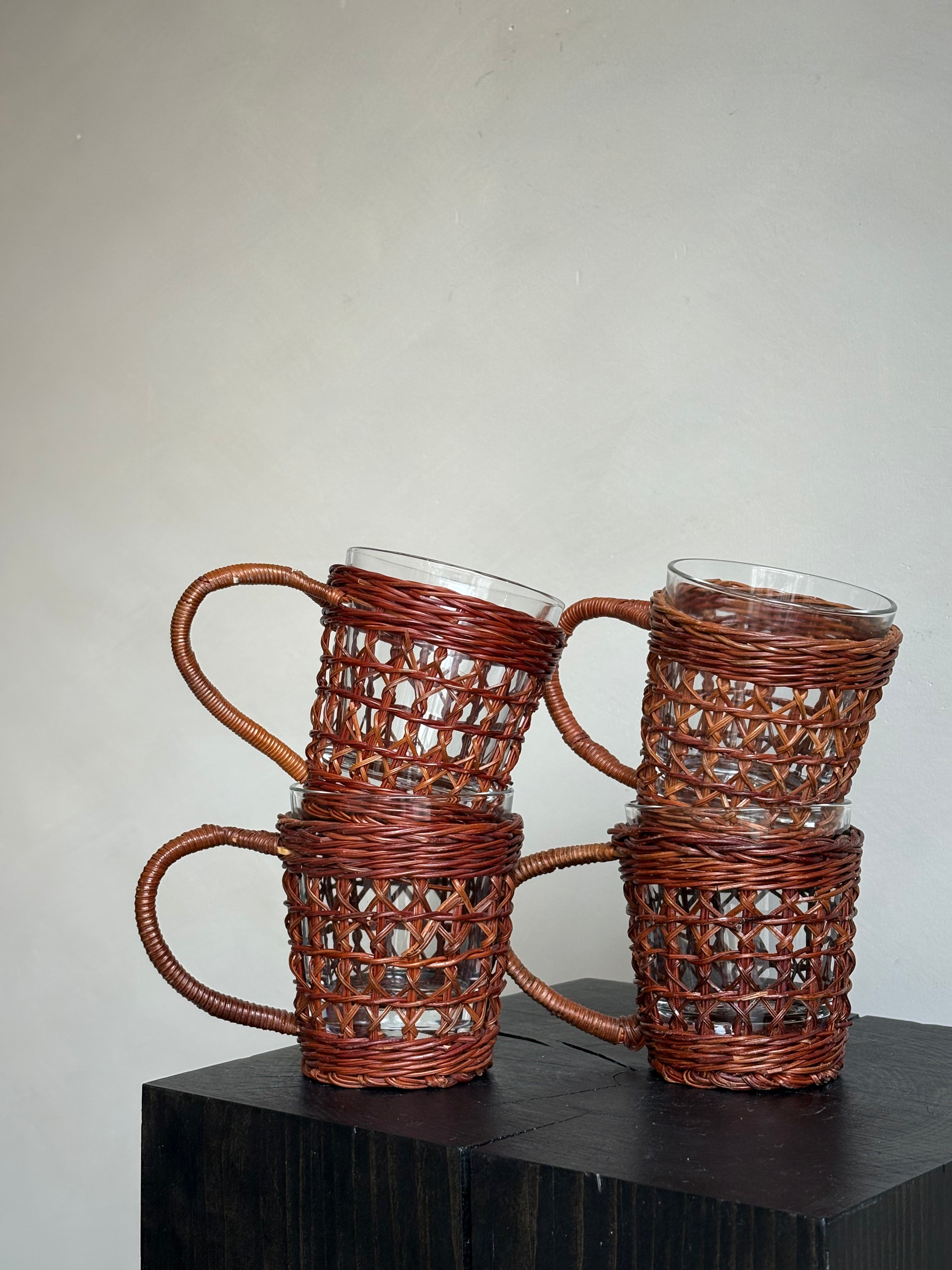 WICKER SLEEVED MUG SET