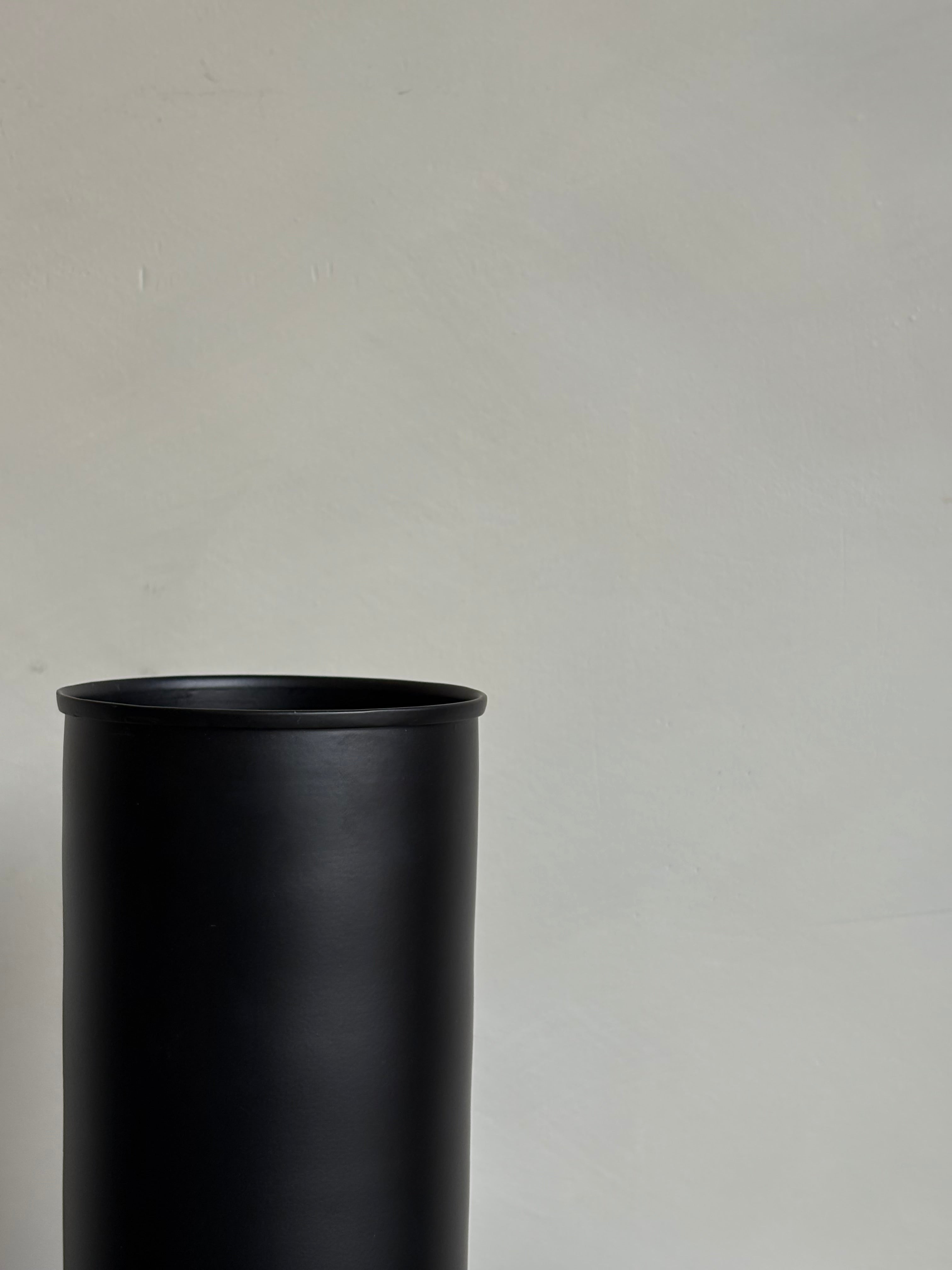 GENUINE BLACK VASE