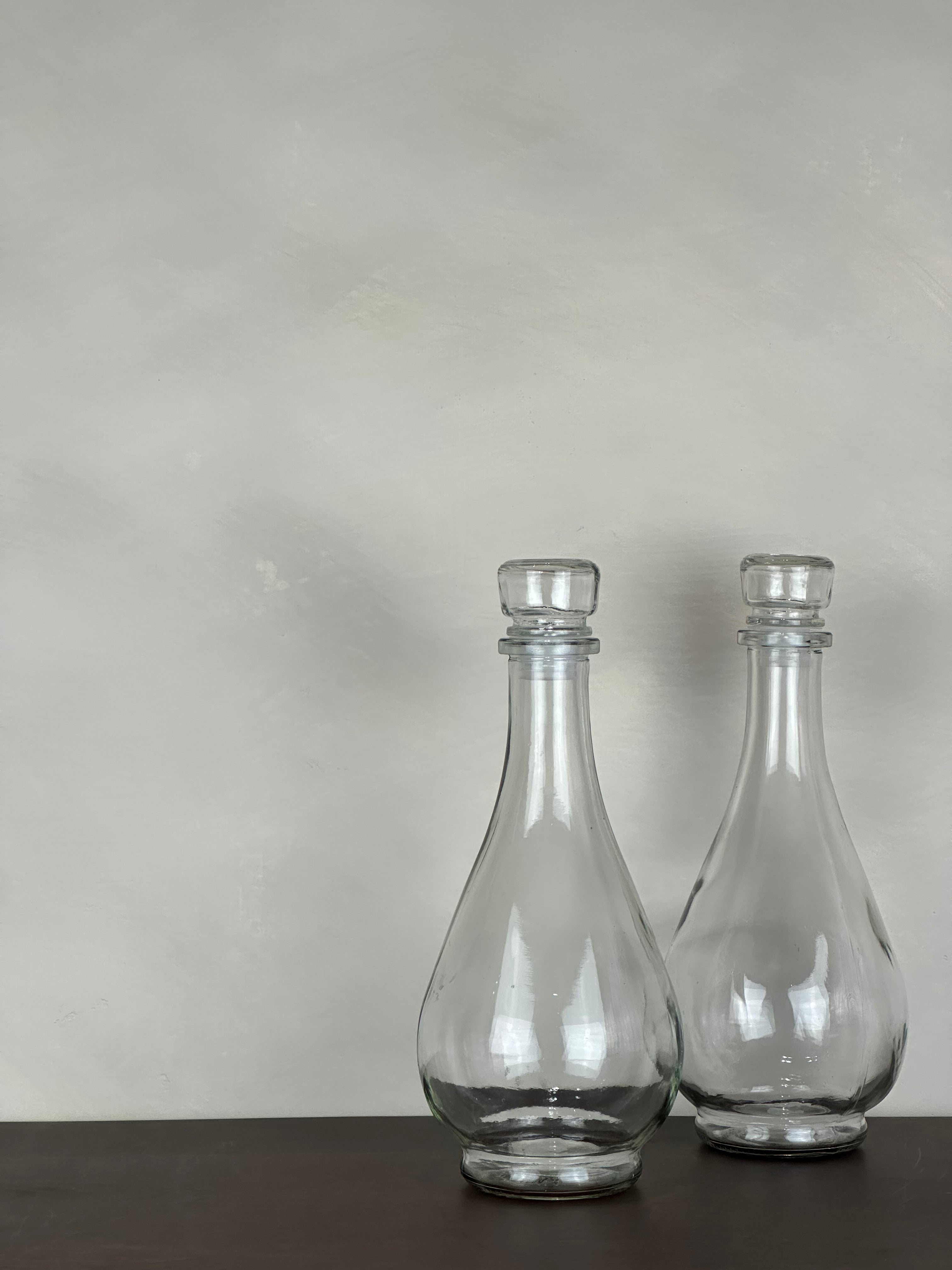 GLASS CARAFE