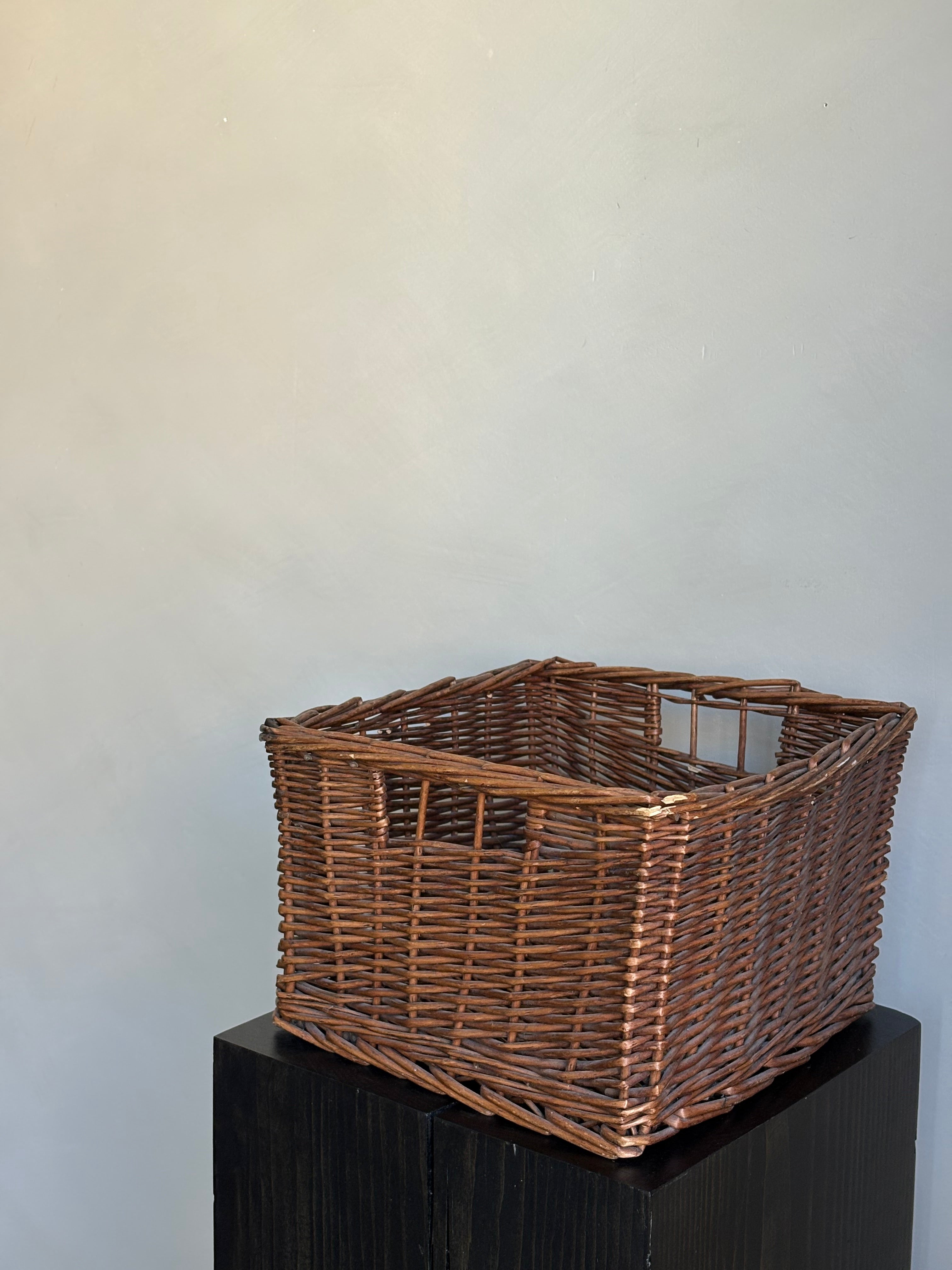 CLASSIC SQUARE BASKET