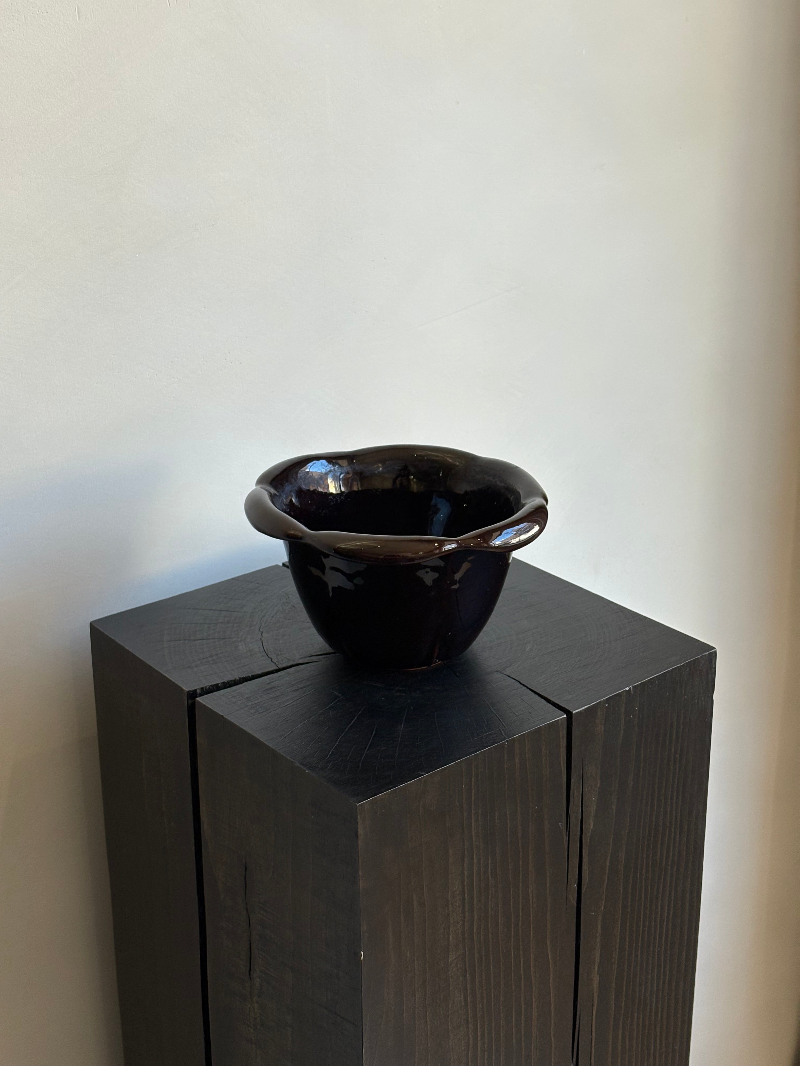 BROWN GLOSSY PLANTER