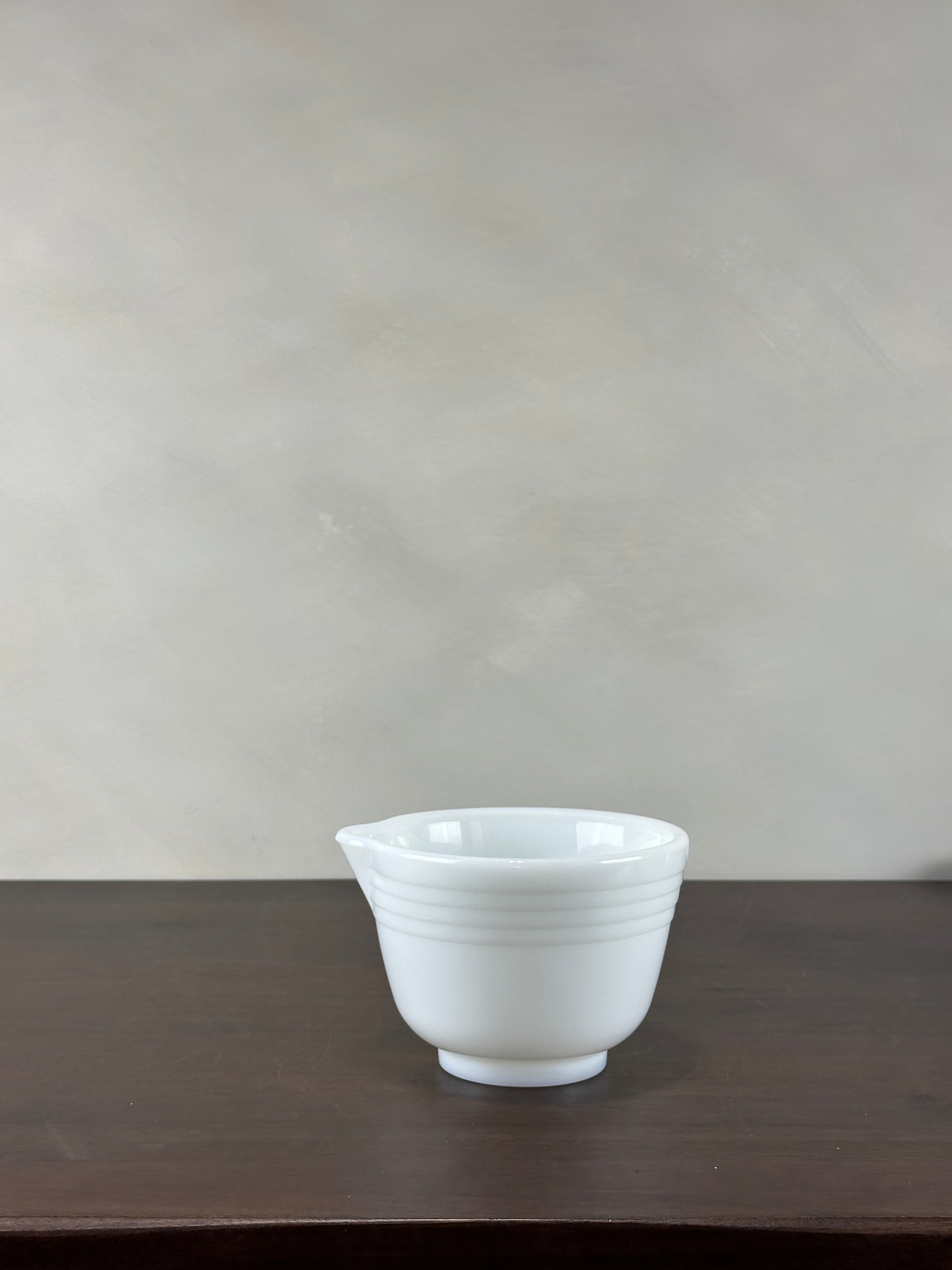 WHITE STRIPED MIXING BOWL