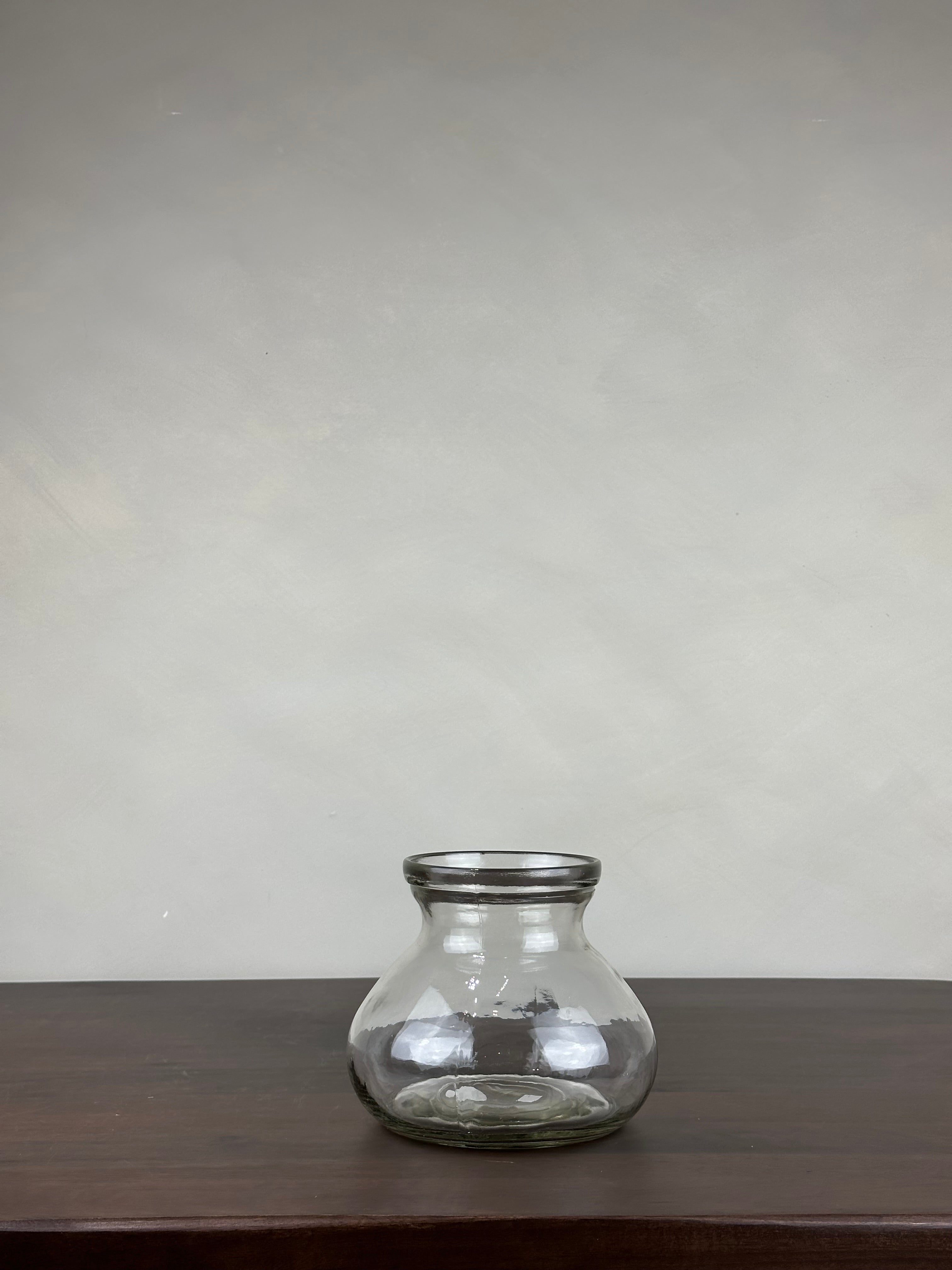 ROUNDED VASE