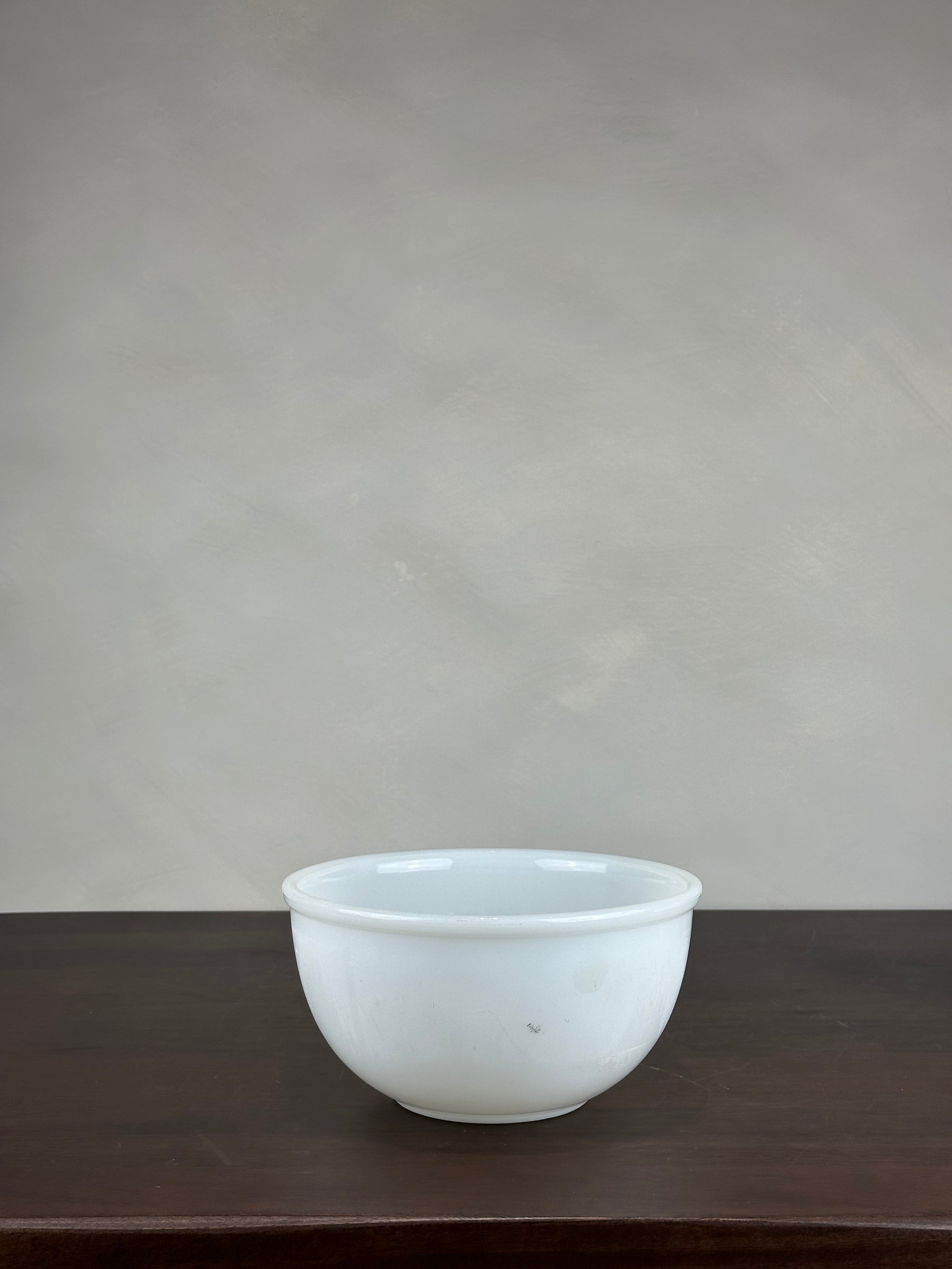 GLASS MIXING BOWL