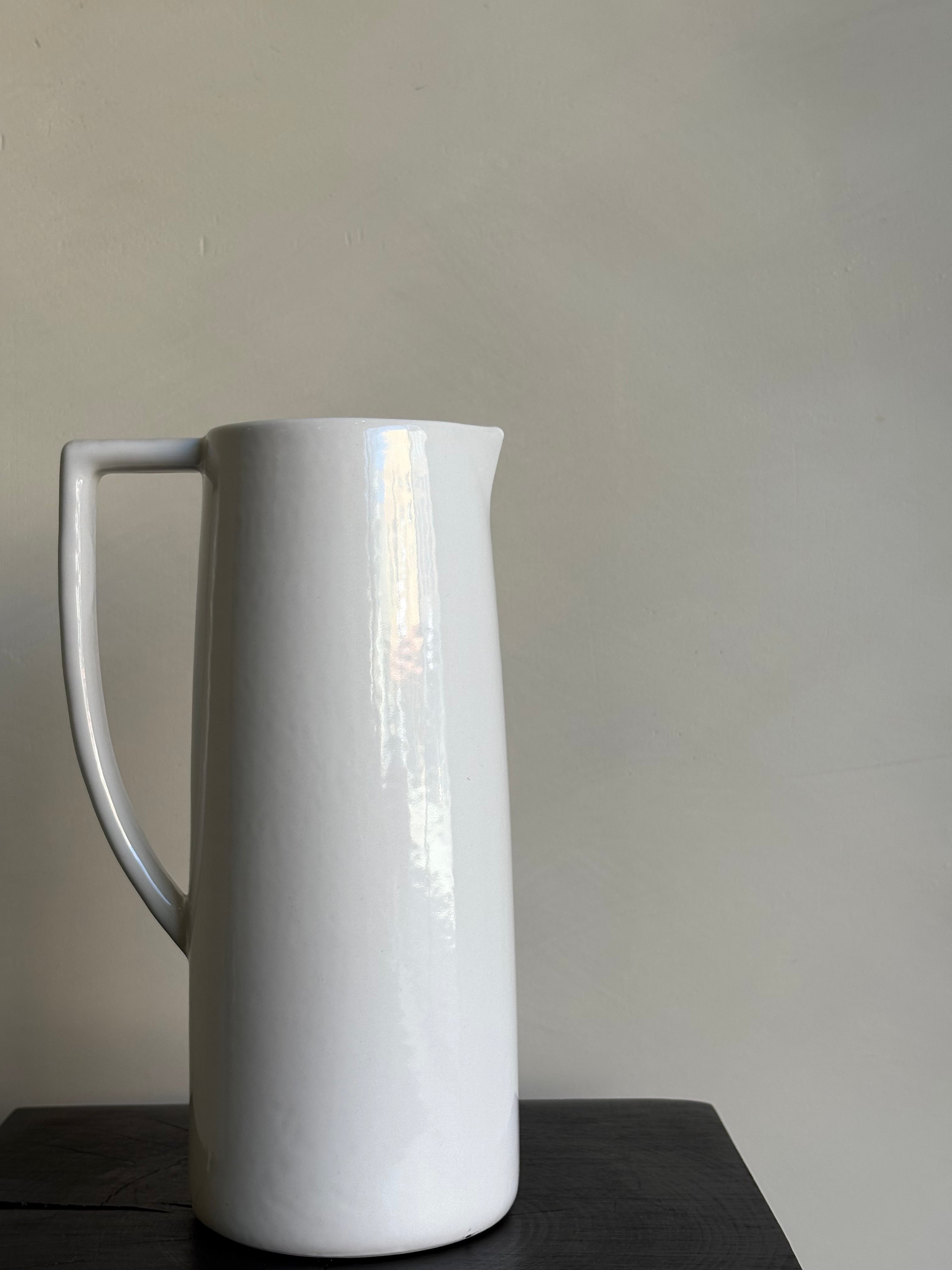SLIM CERAMIC PITCHER