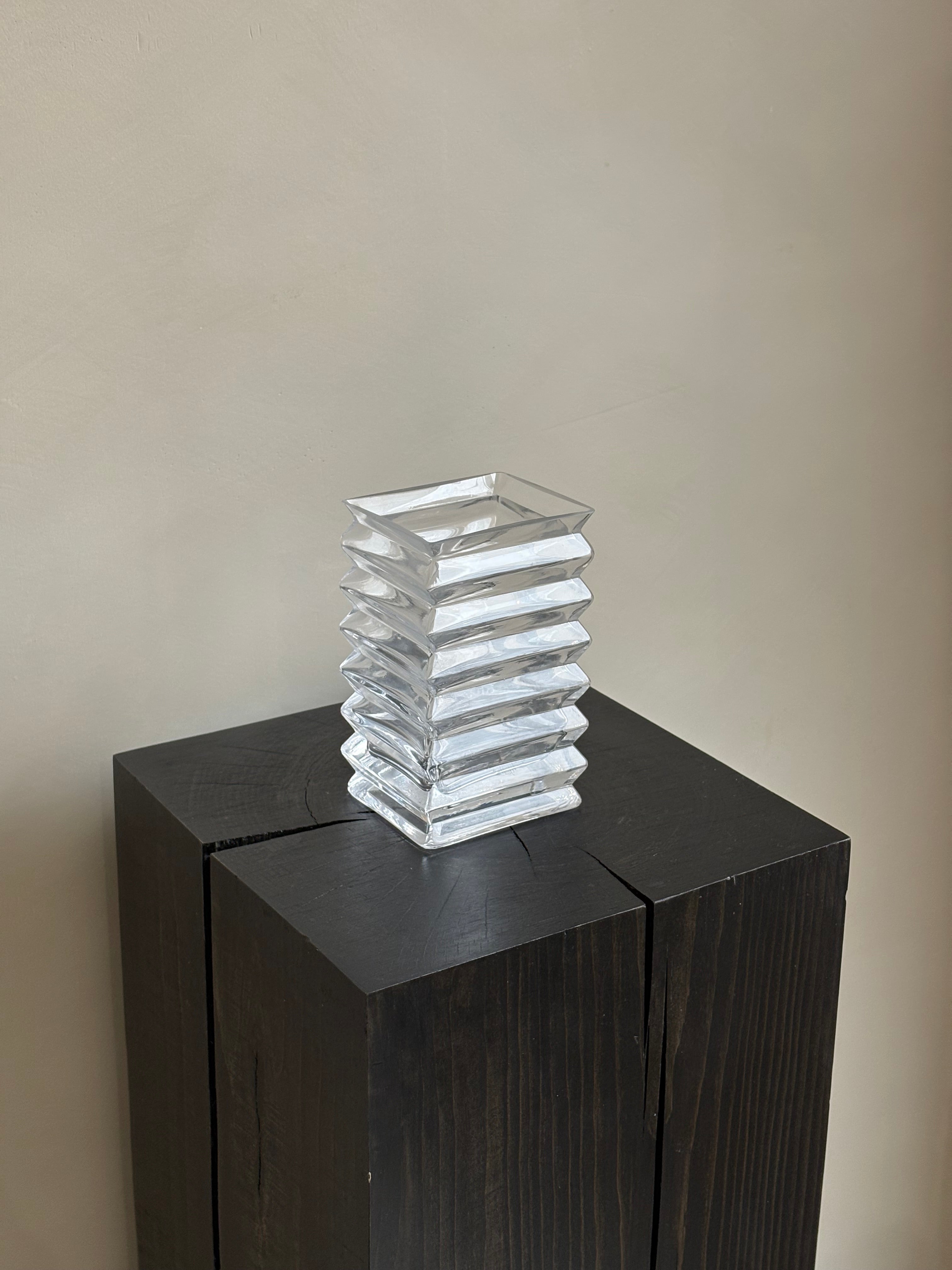 RIBBED RECTANGLE VASE