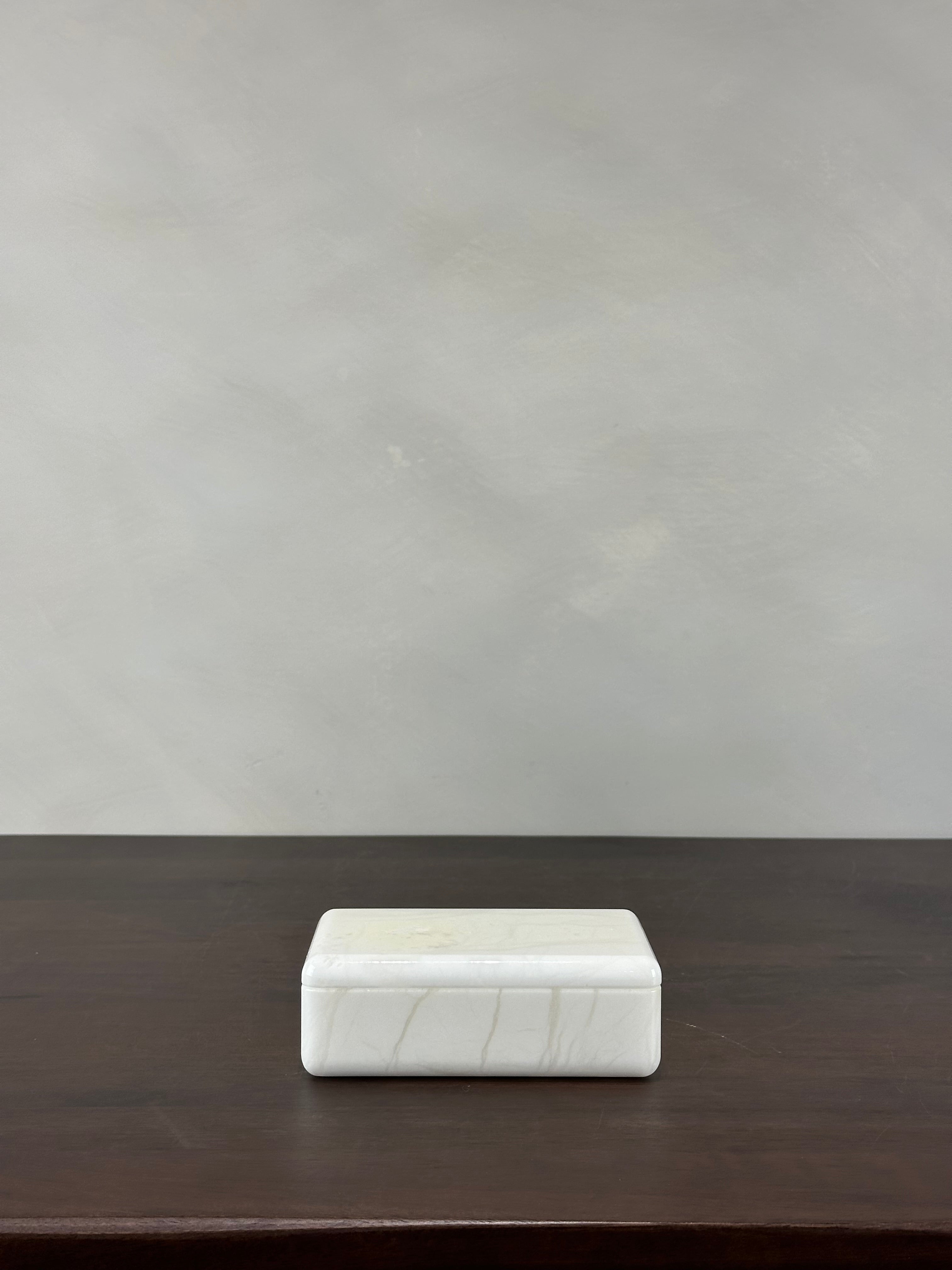 MARBLE DISH WITH LID