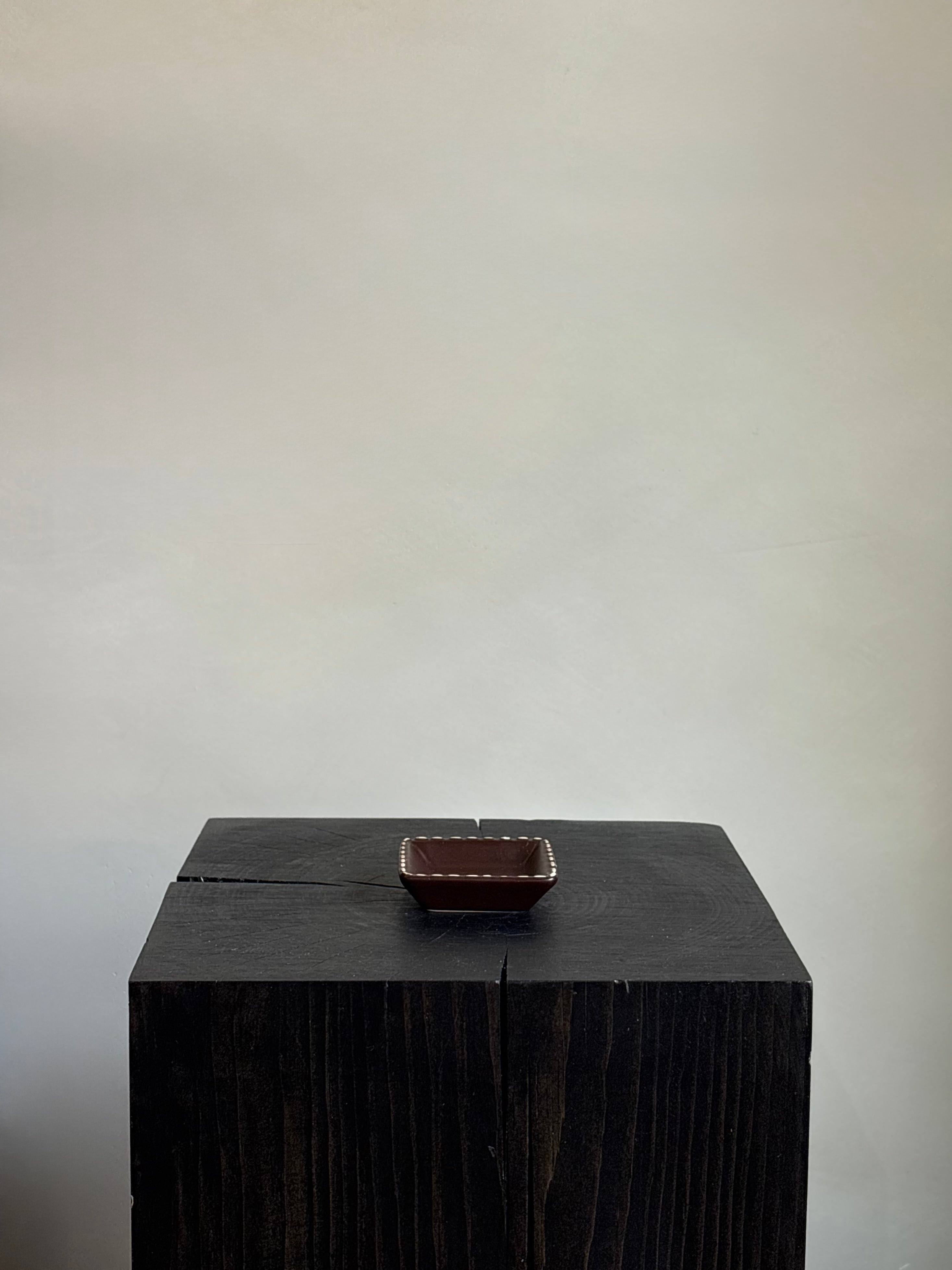 CHOCOLATE CERAMIC SOY SAUCE DISH WITH WHIPSTITCH TRIM