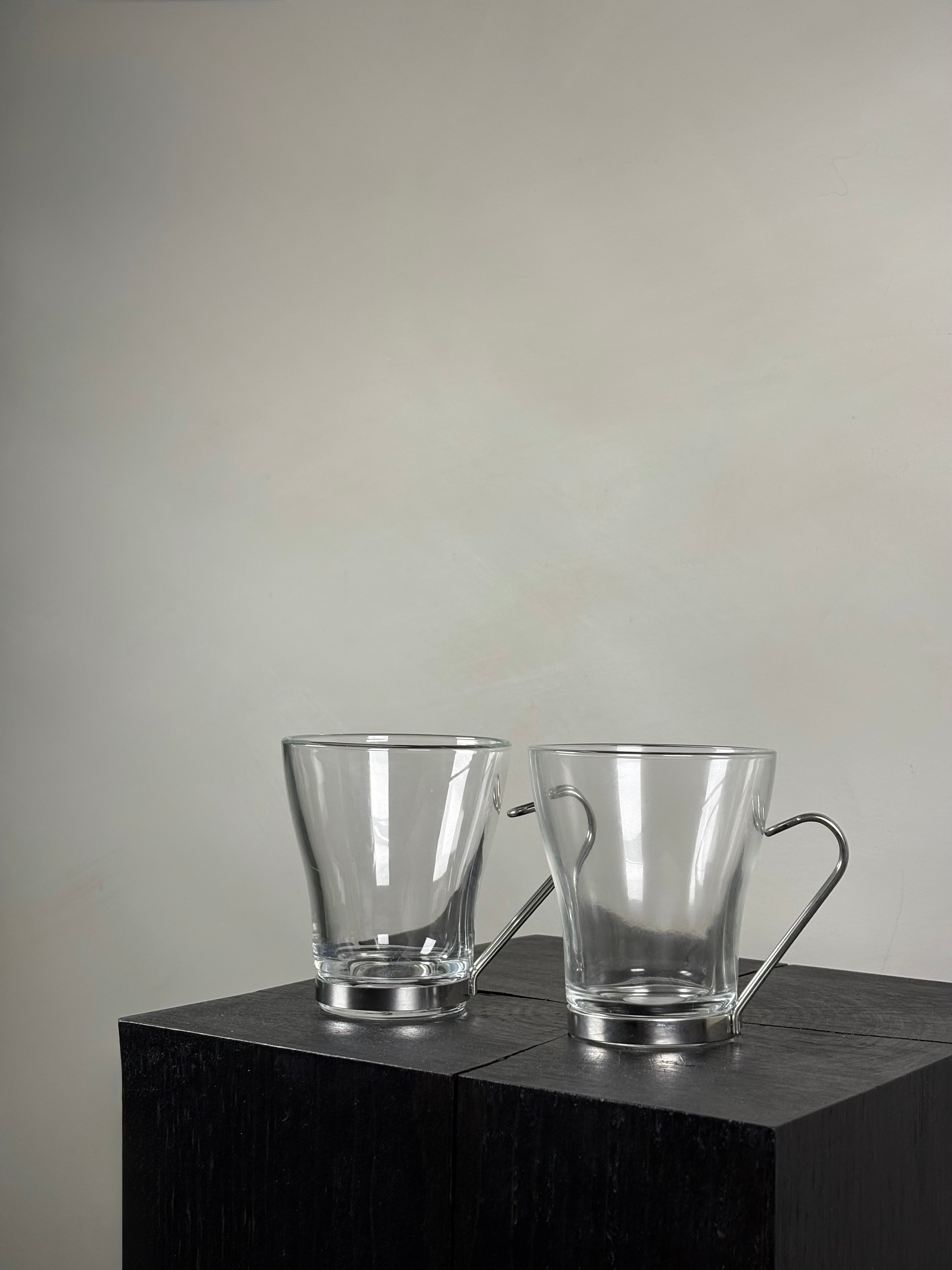 CHROME HANDLE GLASS MUG