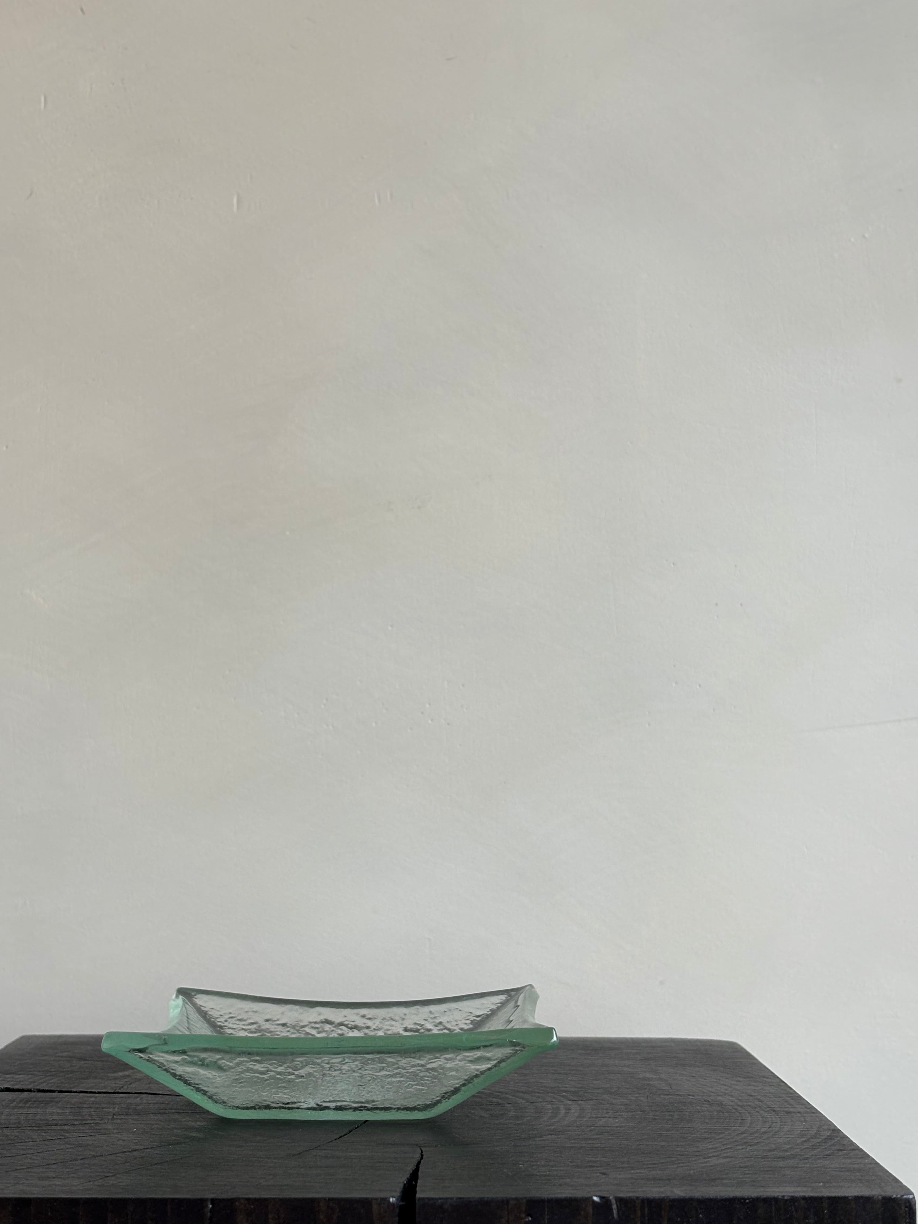 CLEAR GLASS DISH