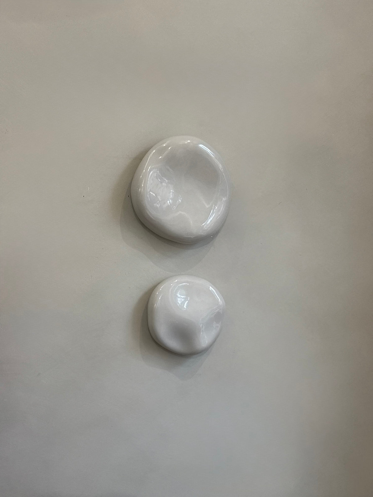 CERAMIC PEBBLE WALL DECOR