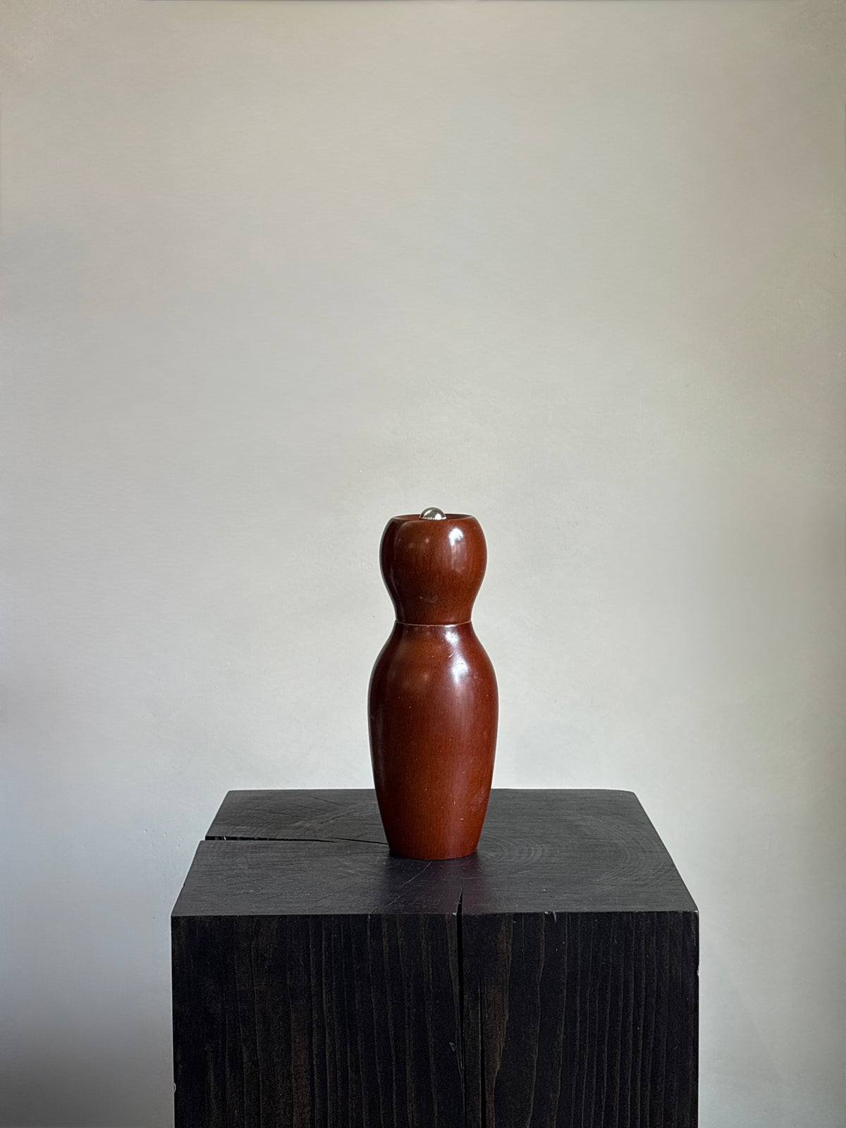 MODERN WOODEN PEPPER GRINDER