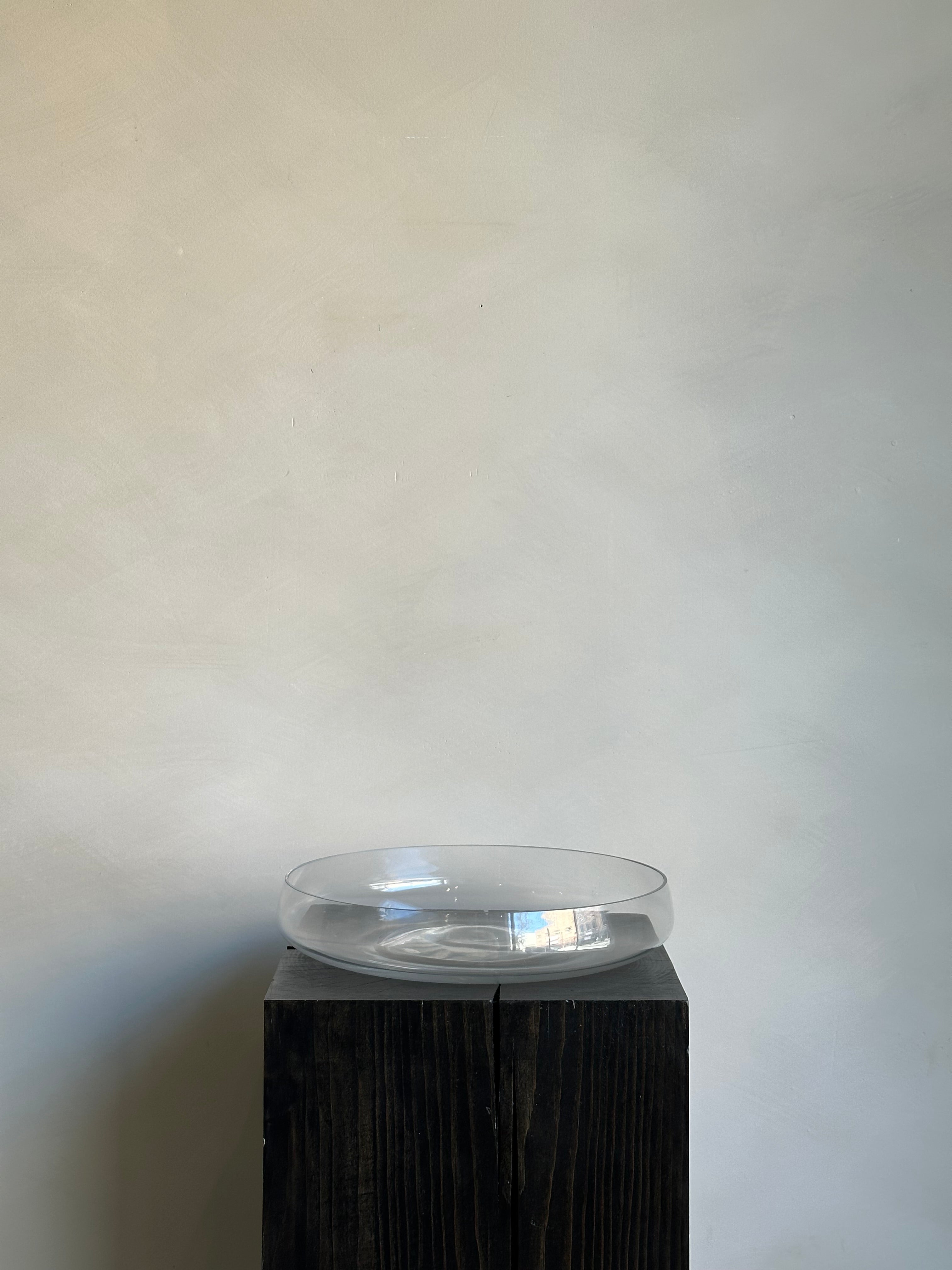 SHALLOW GLASS BOWL