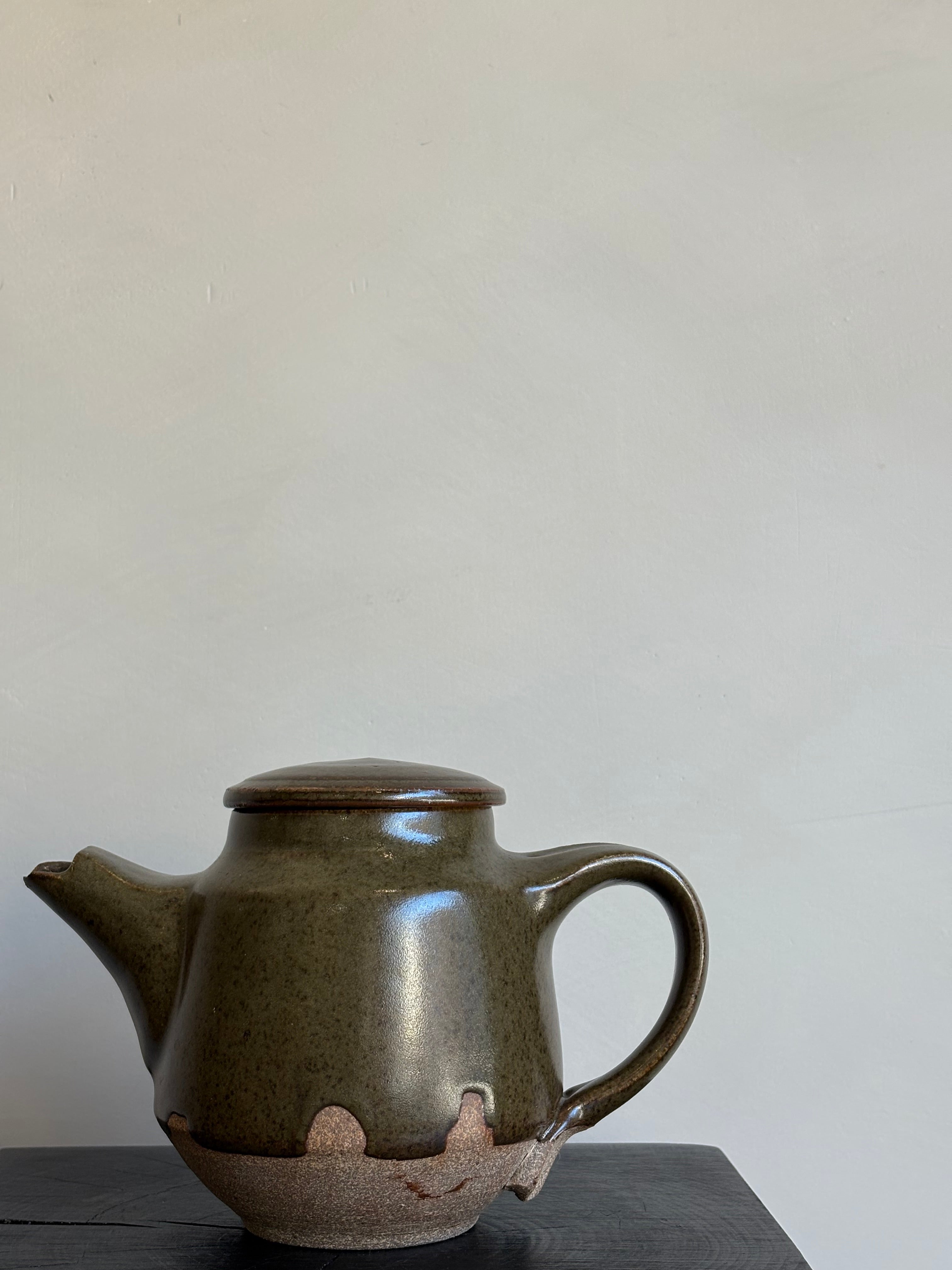 HANDCRAFTED TEA POT