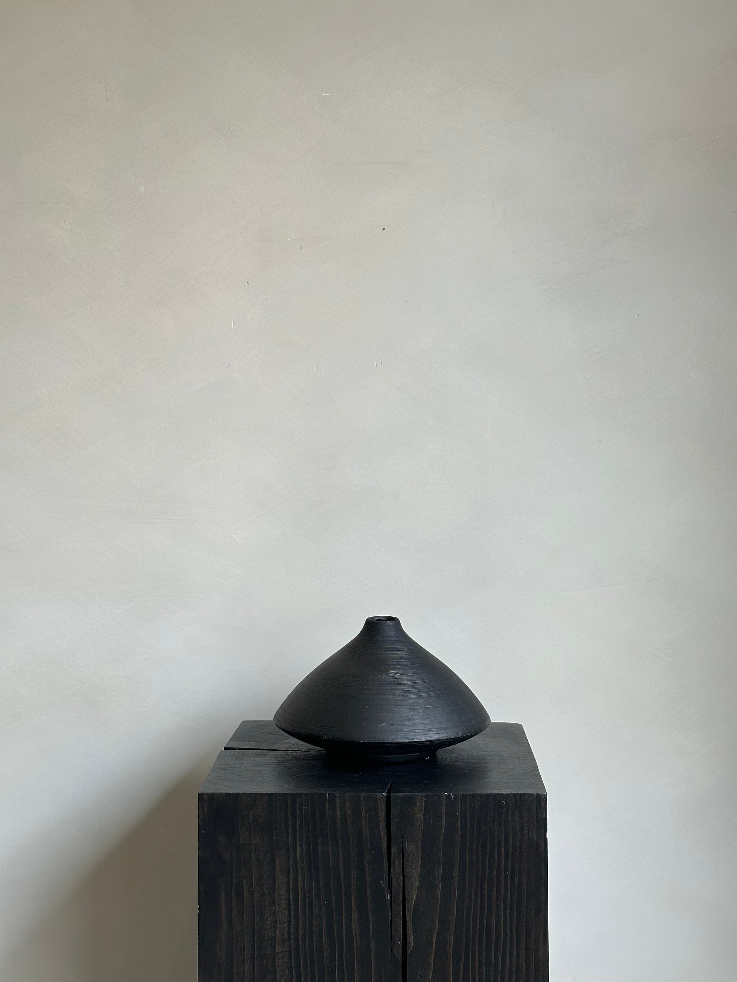 BLACK PYRAMID VASE