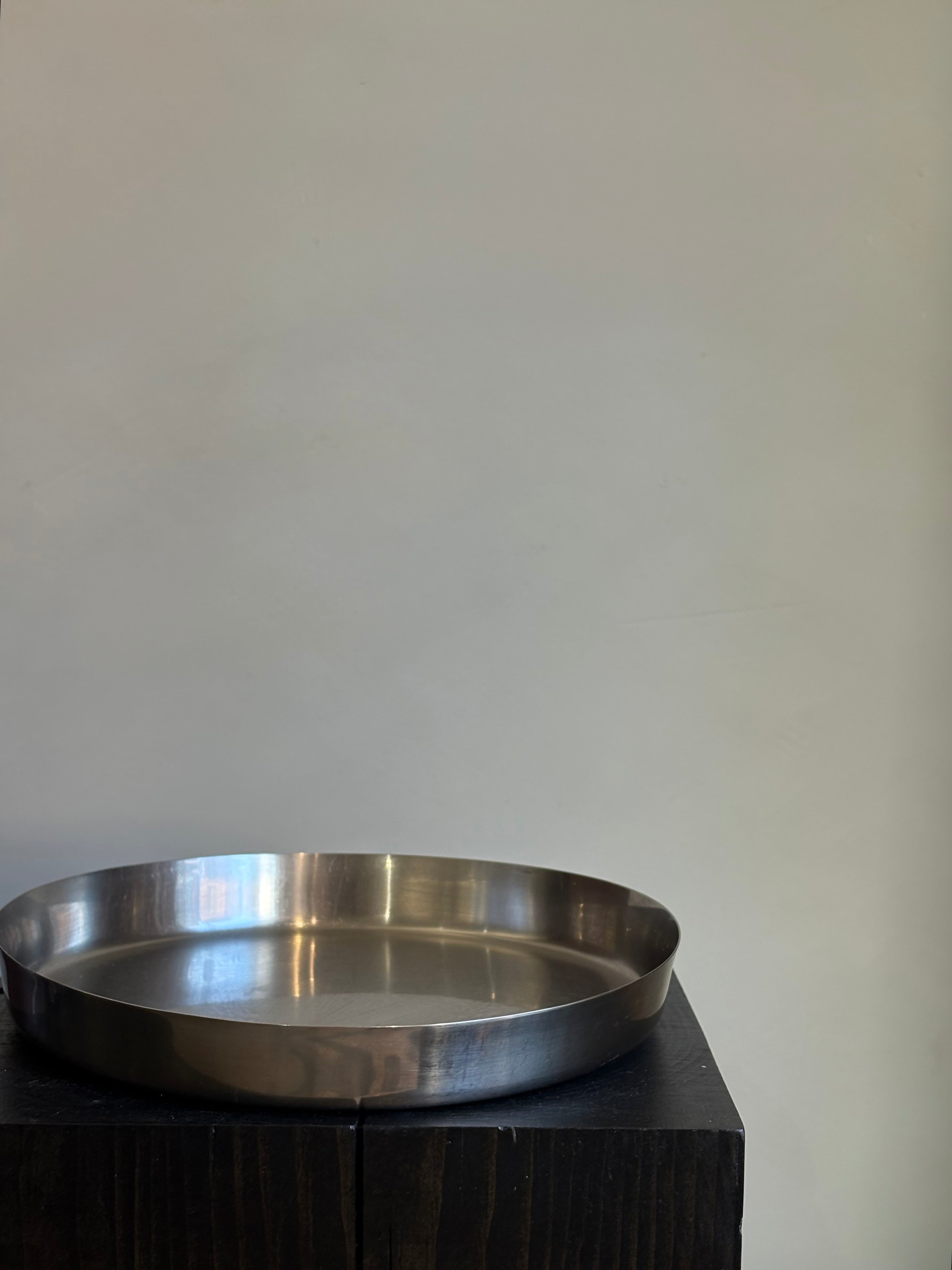 STAINLESS STEEL ROUND TRAY
