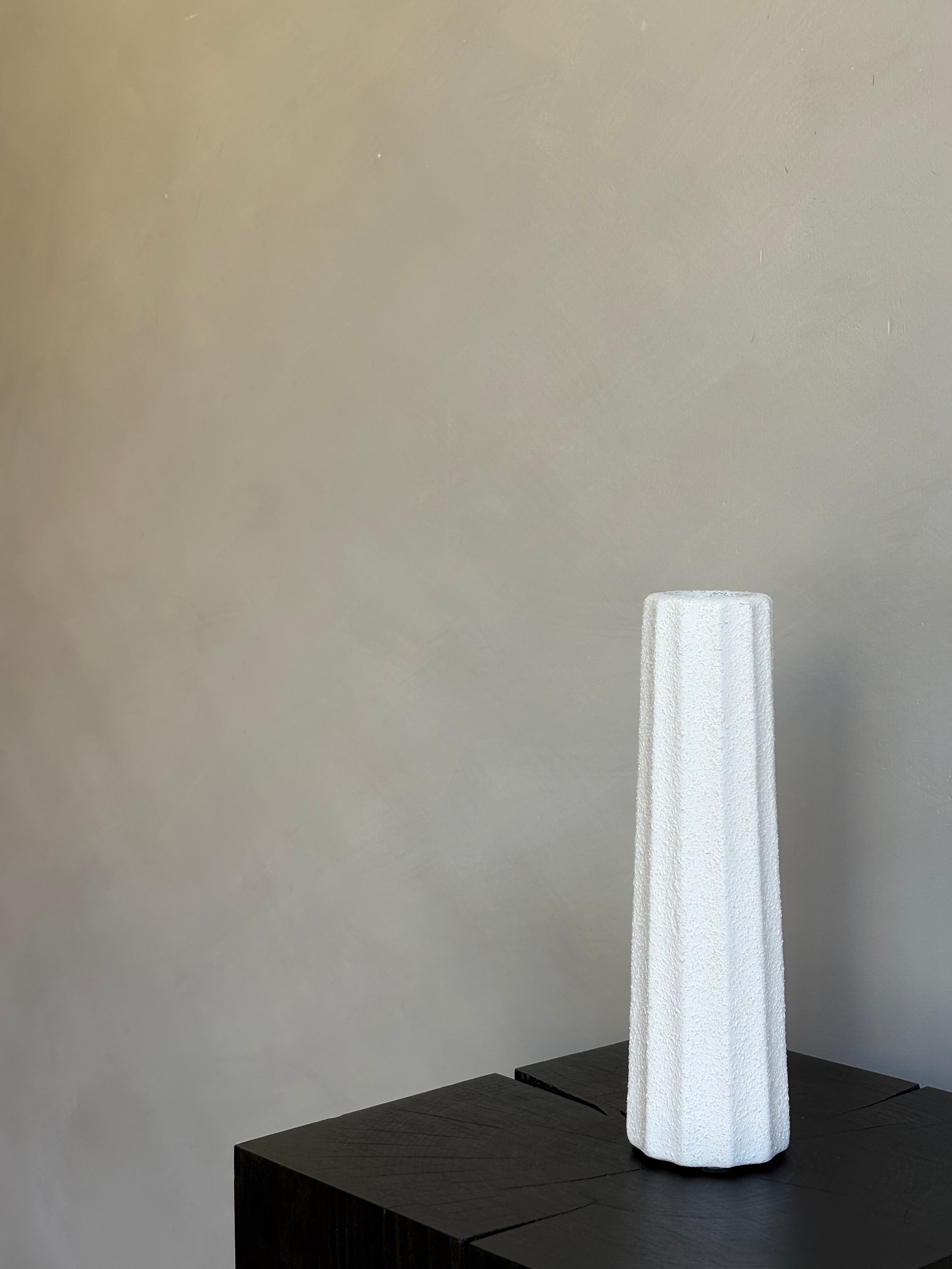 TEXTURED VASE | WHITE