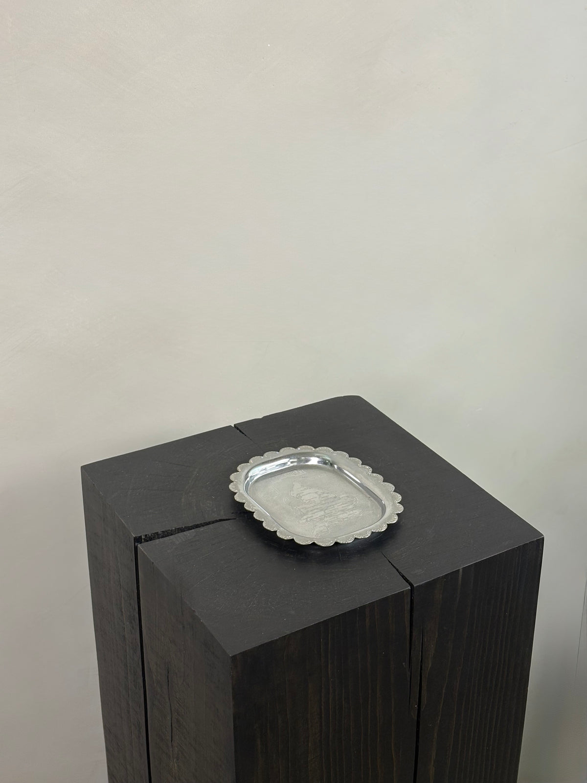 SCALLOPED TRAY