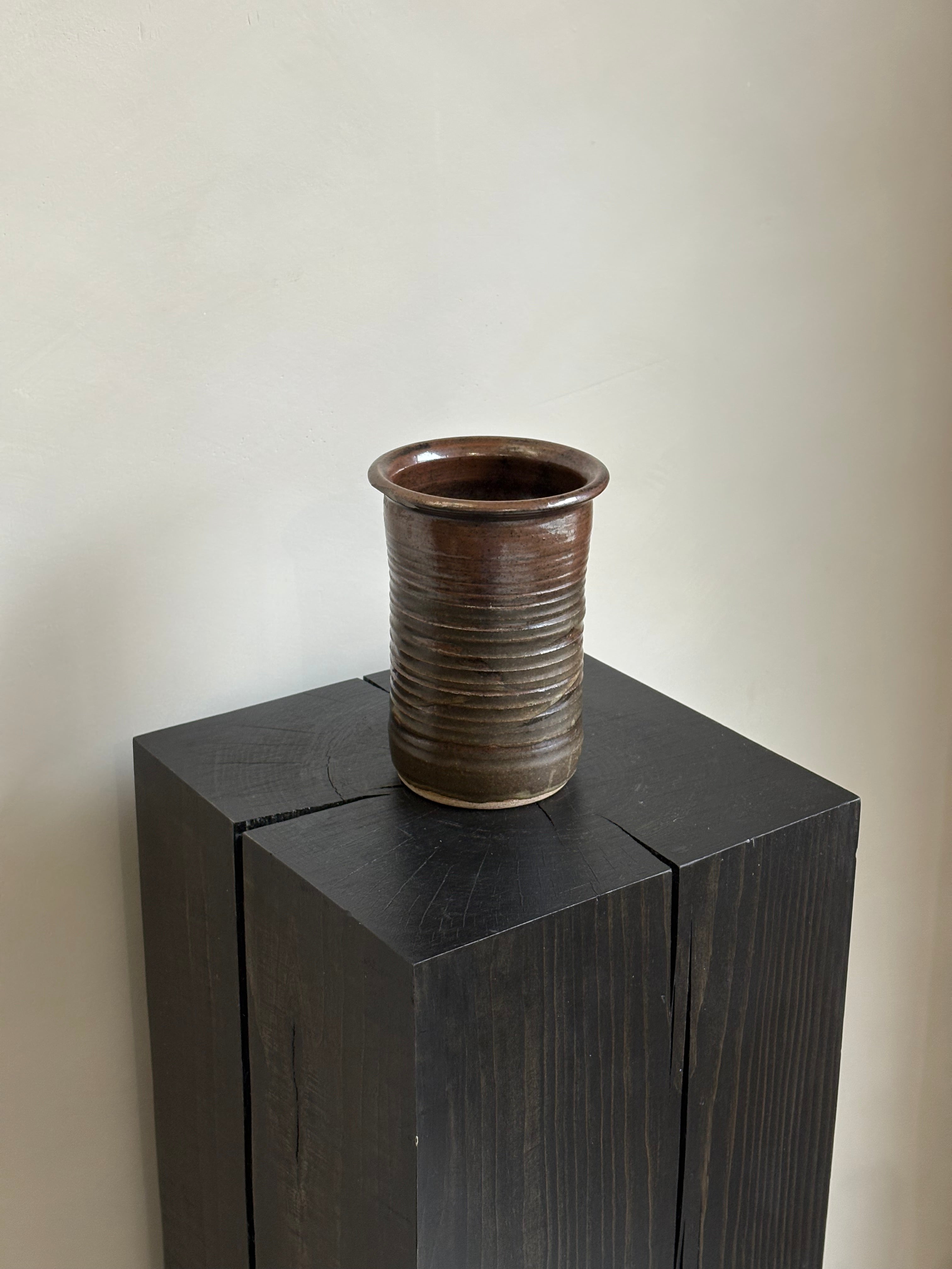 BROWN TEXTURED VASE