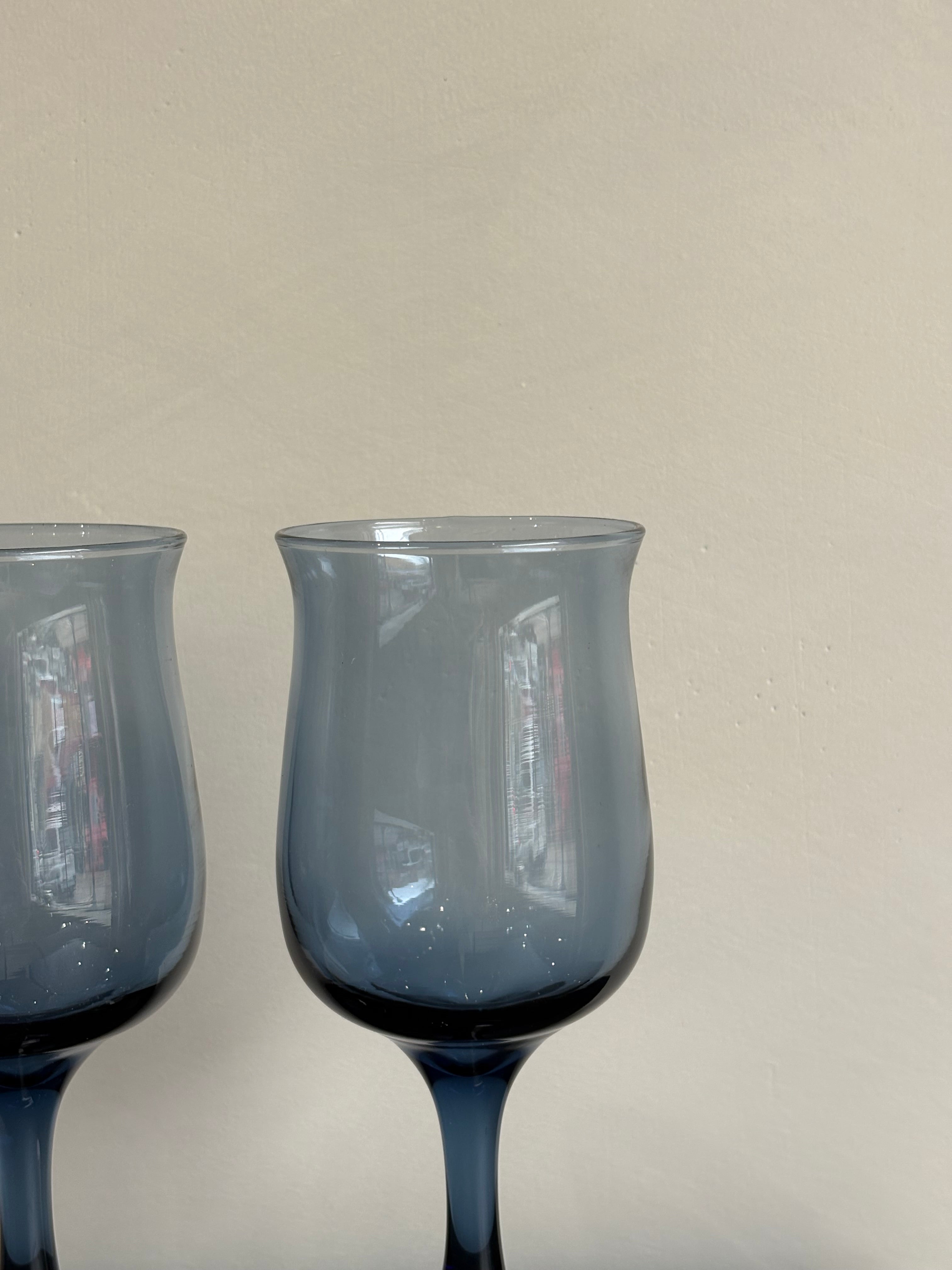 BLUE WINE GLASS