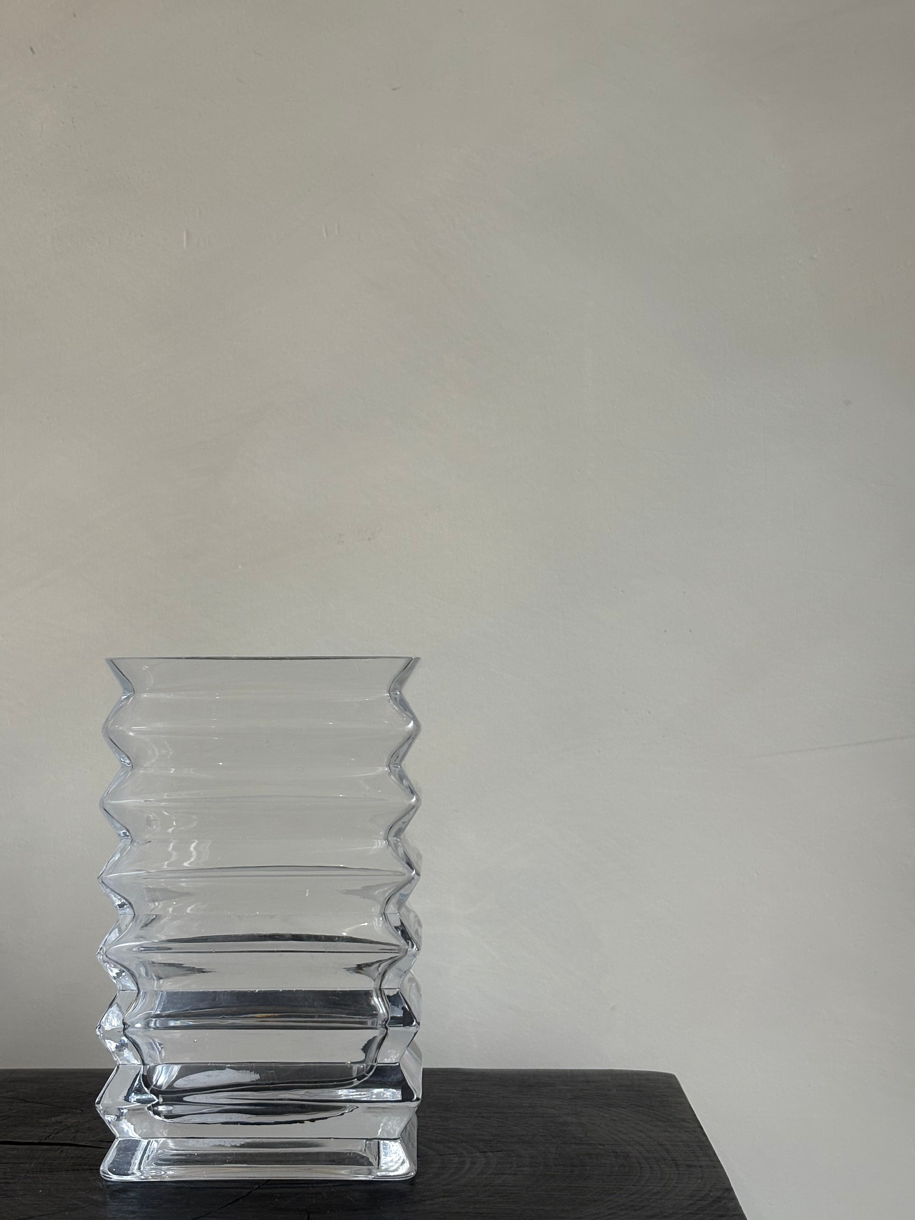 RIBBED RECTANGLE VASE