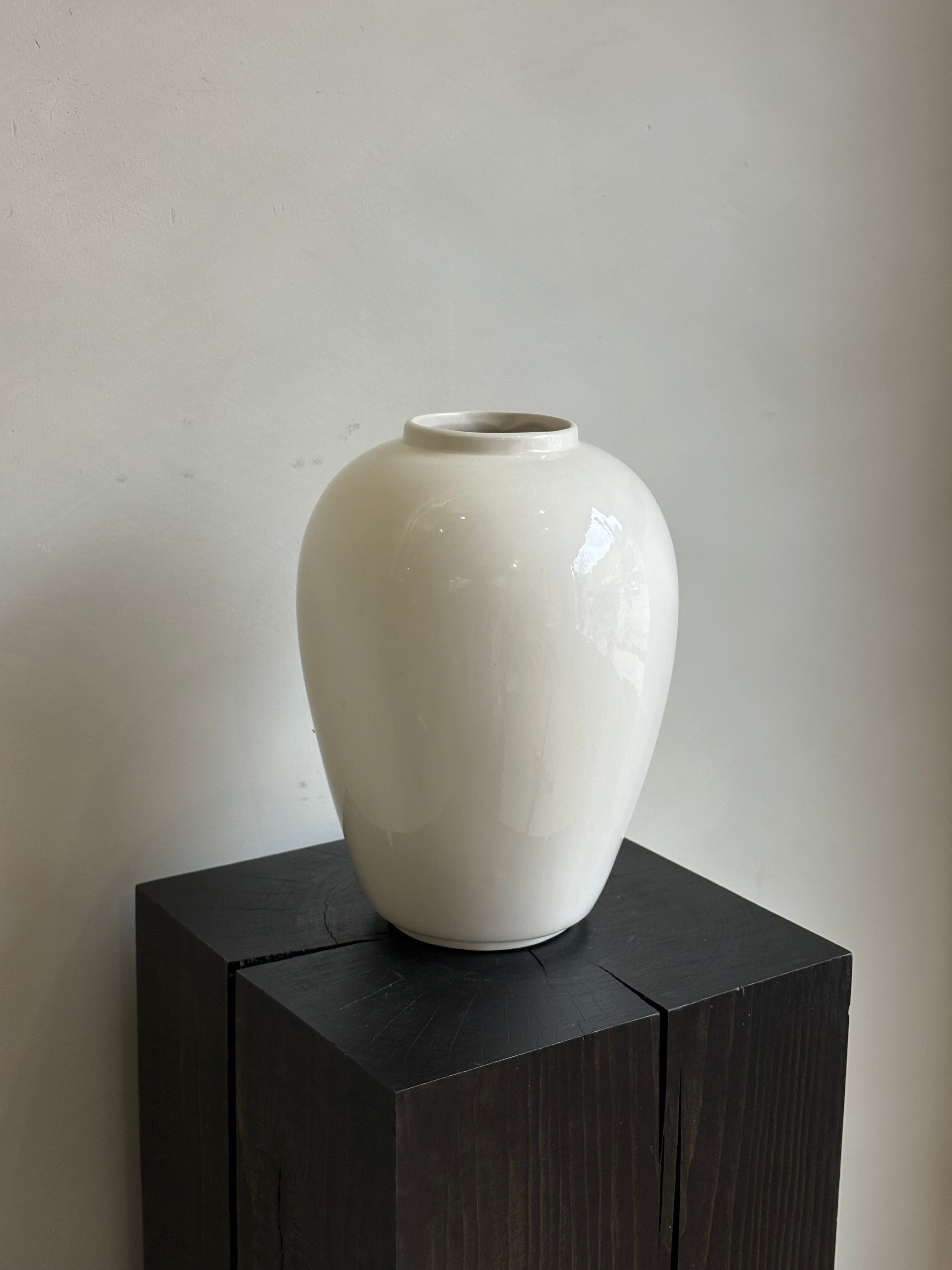 CREAM VASE