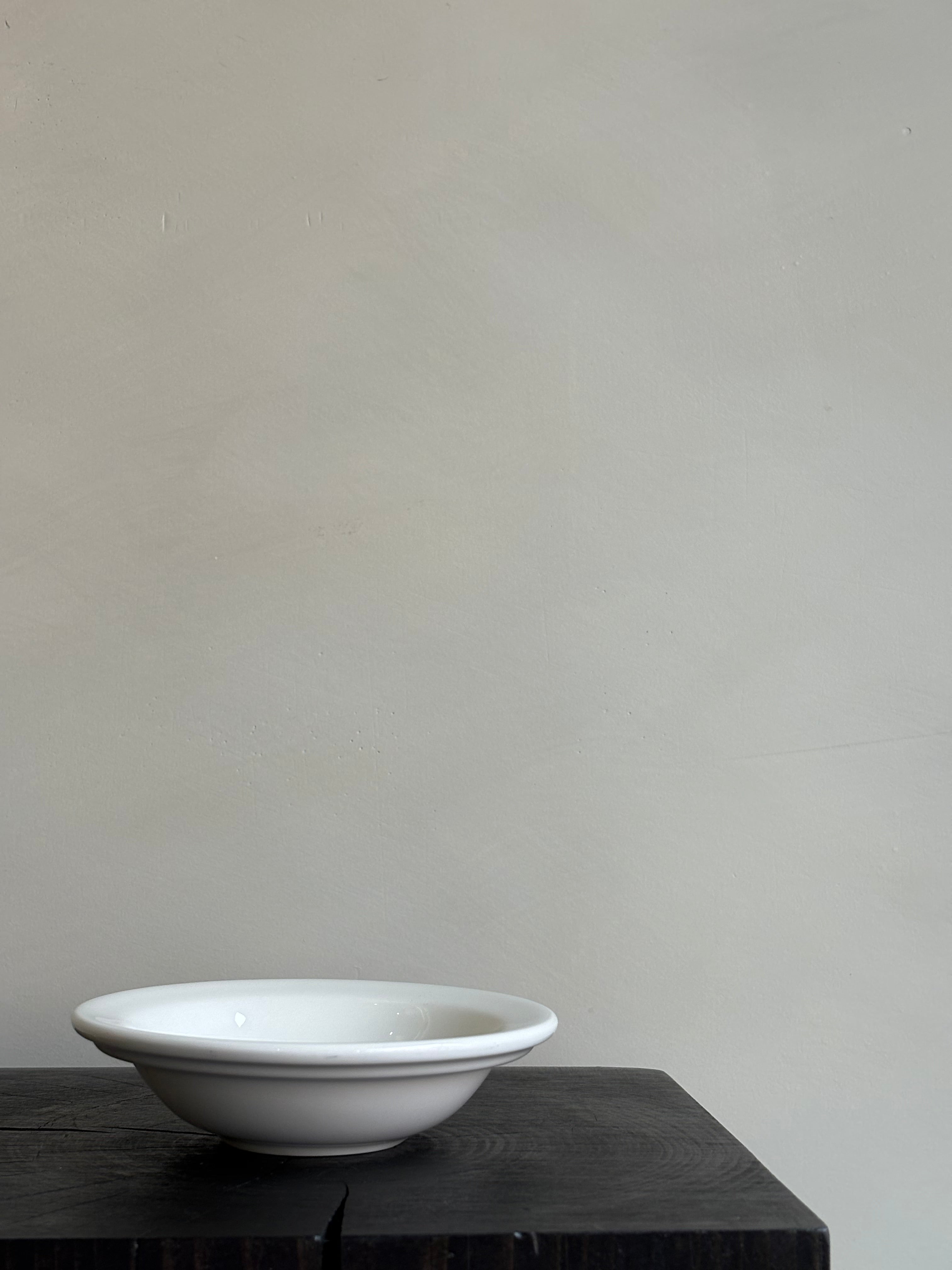 SMALL WHITE PINCH BOWL