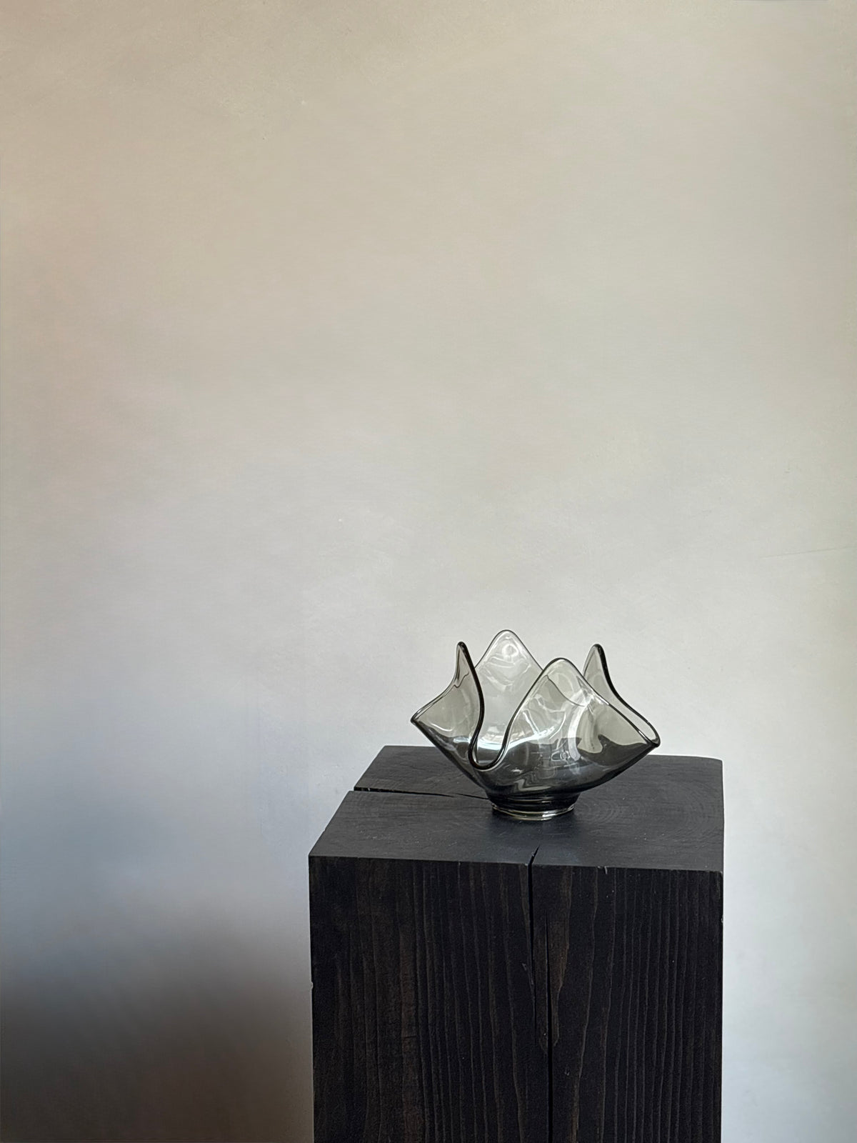 CHARCOAL GRAY BONBON DISH