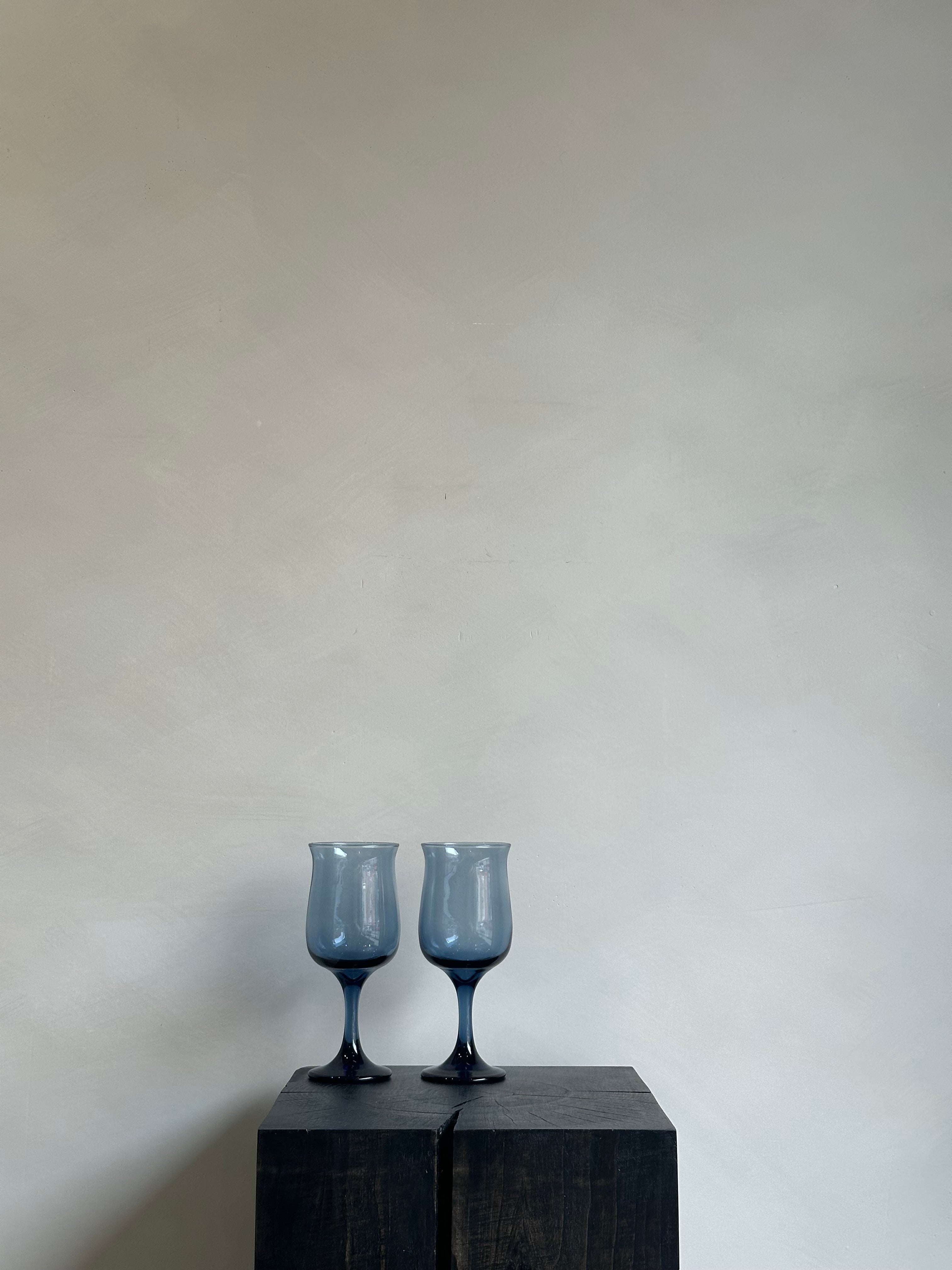 BLUE WINE GLASS