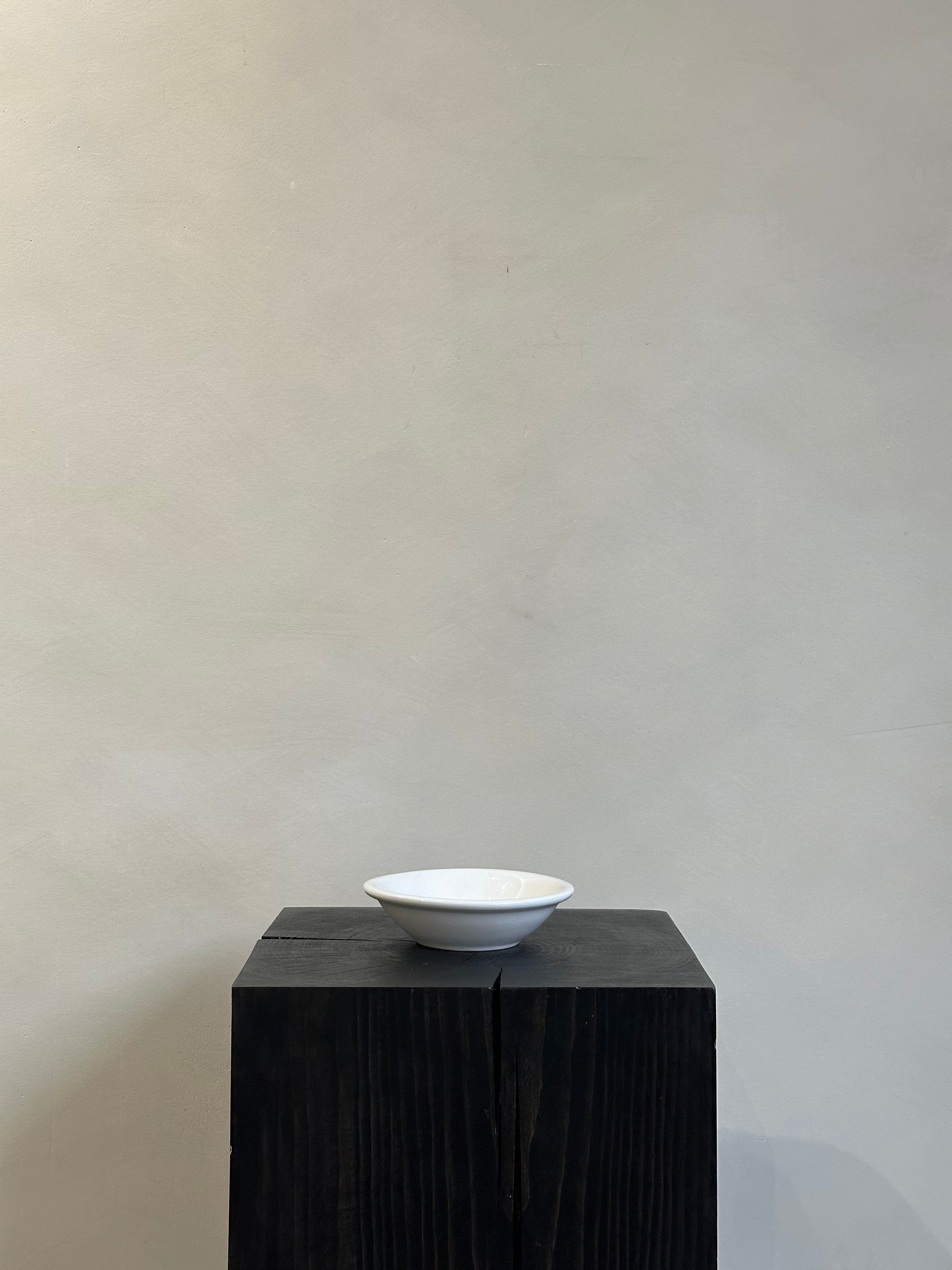 SMALL LIPPED BOWL
