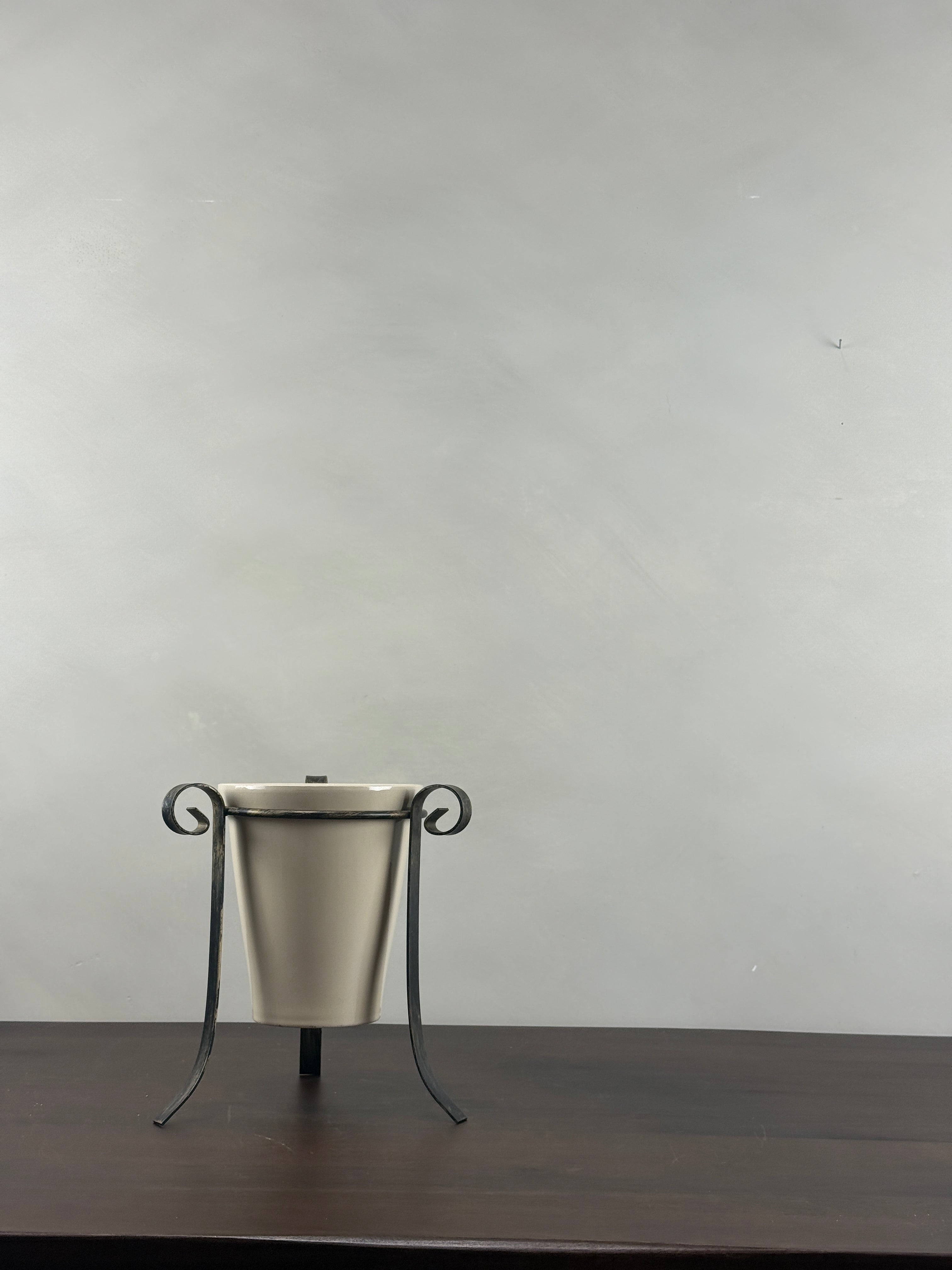 POT STAND
