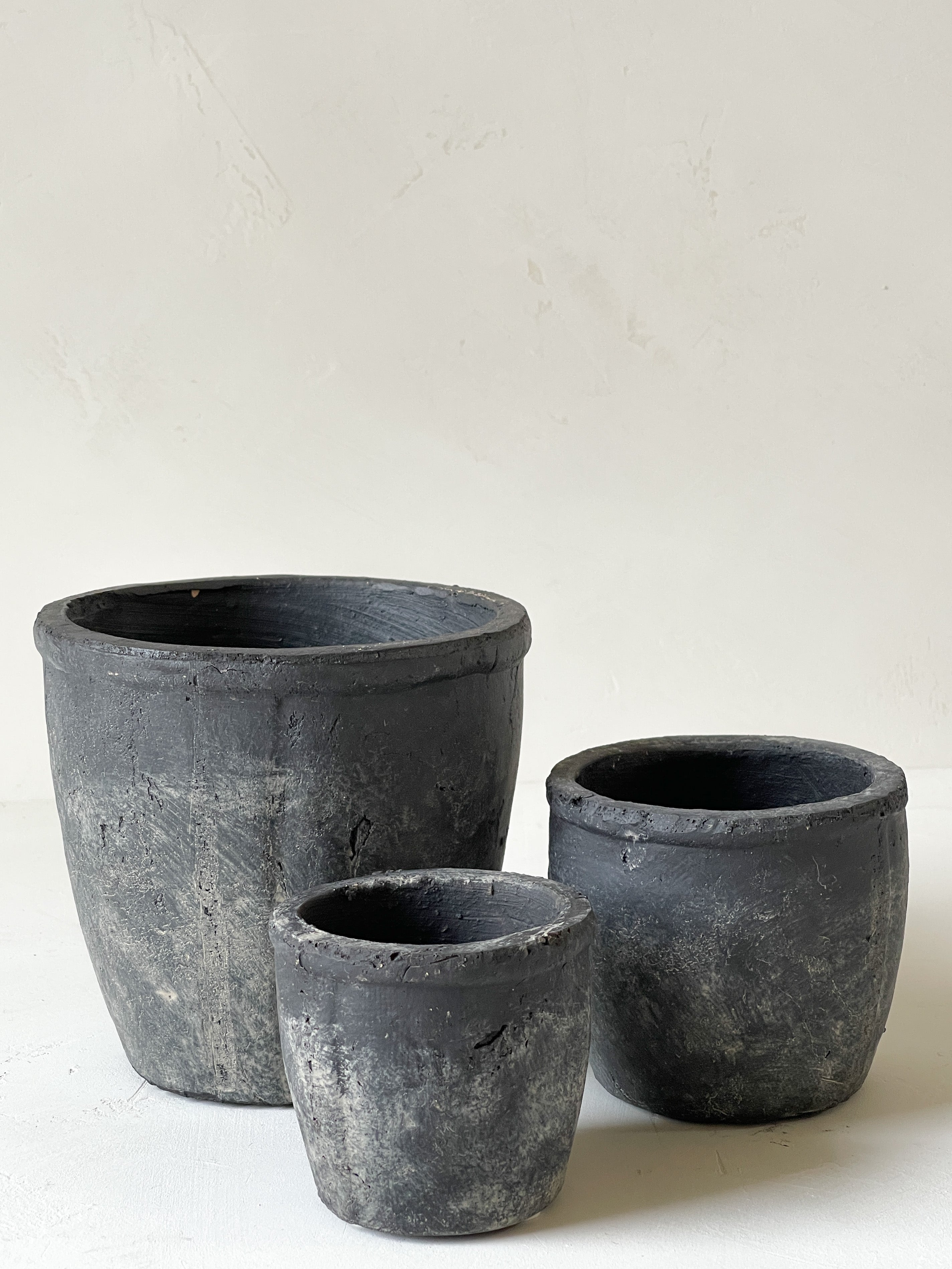 DISTRESSED PLANTER POTS